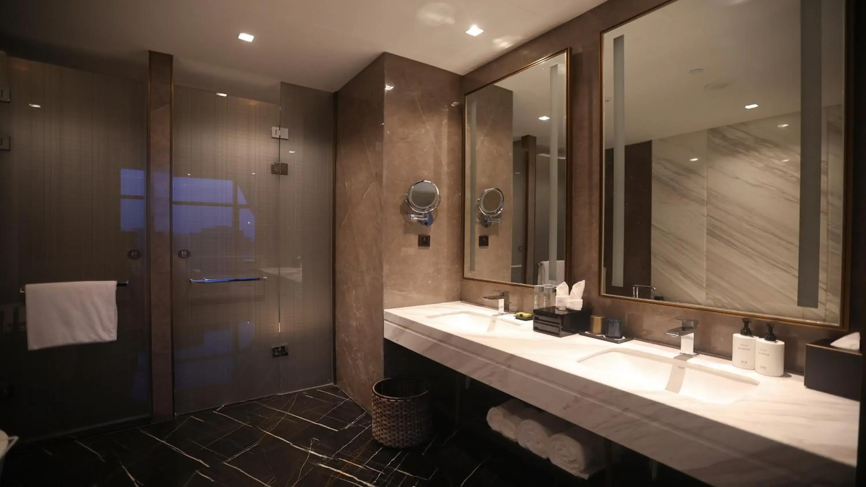 Photo of the whole room, Bathroom in InterContinental Ningbo, an IHG Hotel