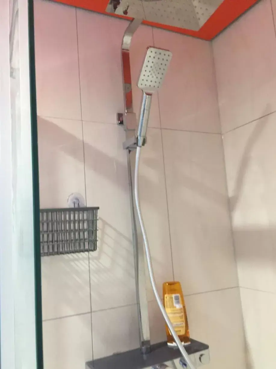 Shower, Bathroom in Reiwa