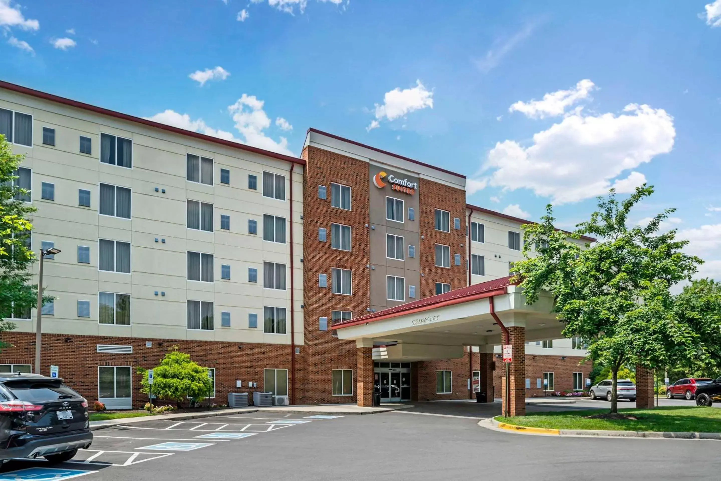 Property Building in Comfort Suites at Virginia Center Commons