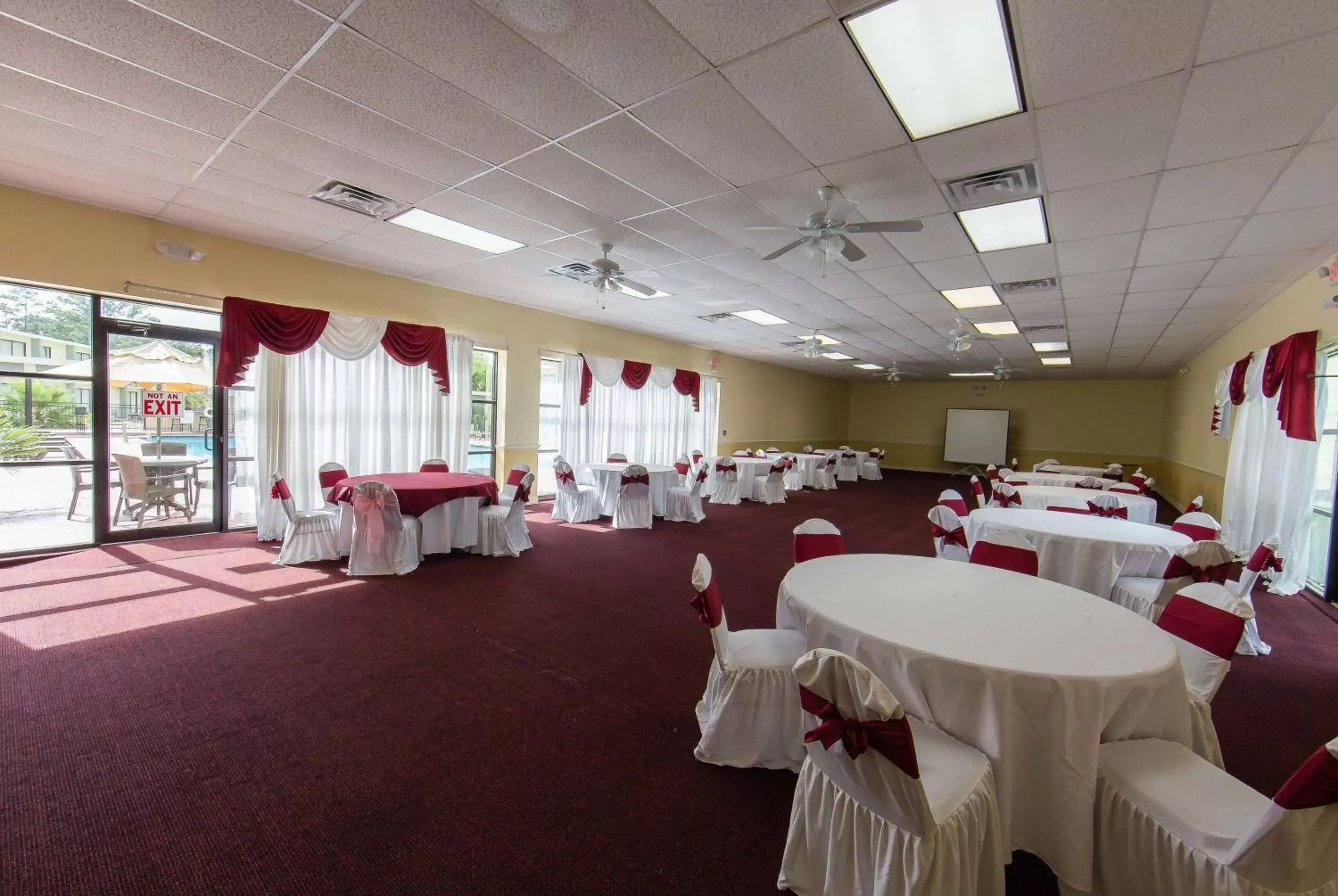 On site, Banquet Facilities in Ramada by Wyndham Houston Intercontinental Airport East