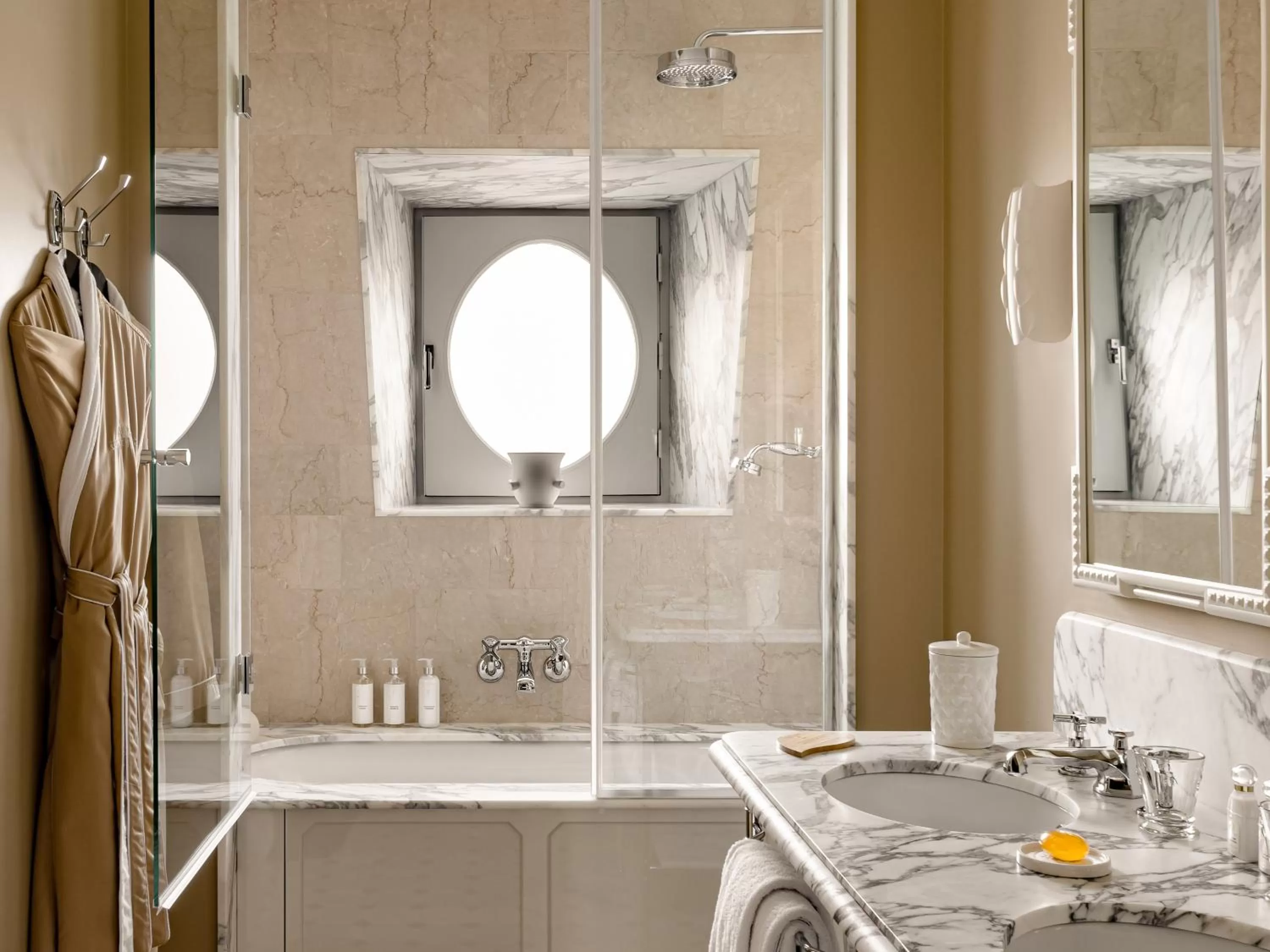 Bathroom in Saint James Paris