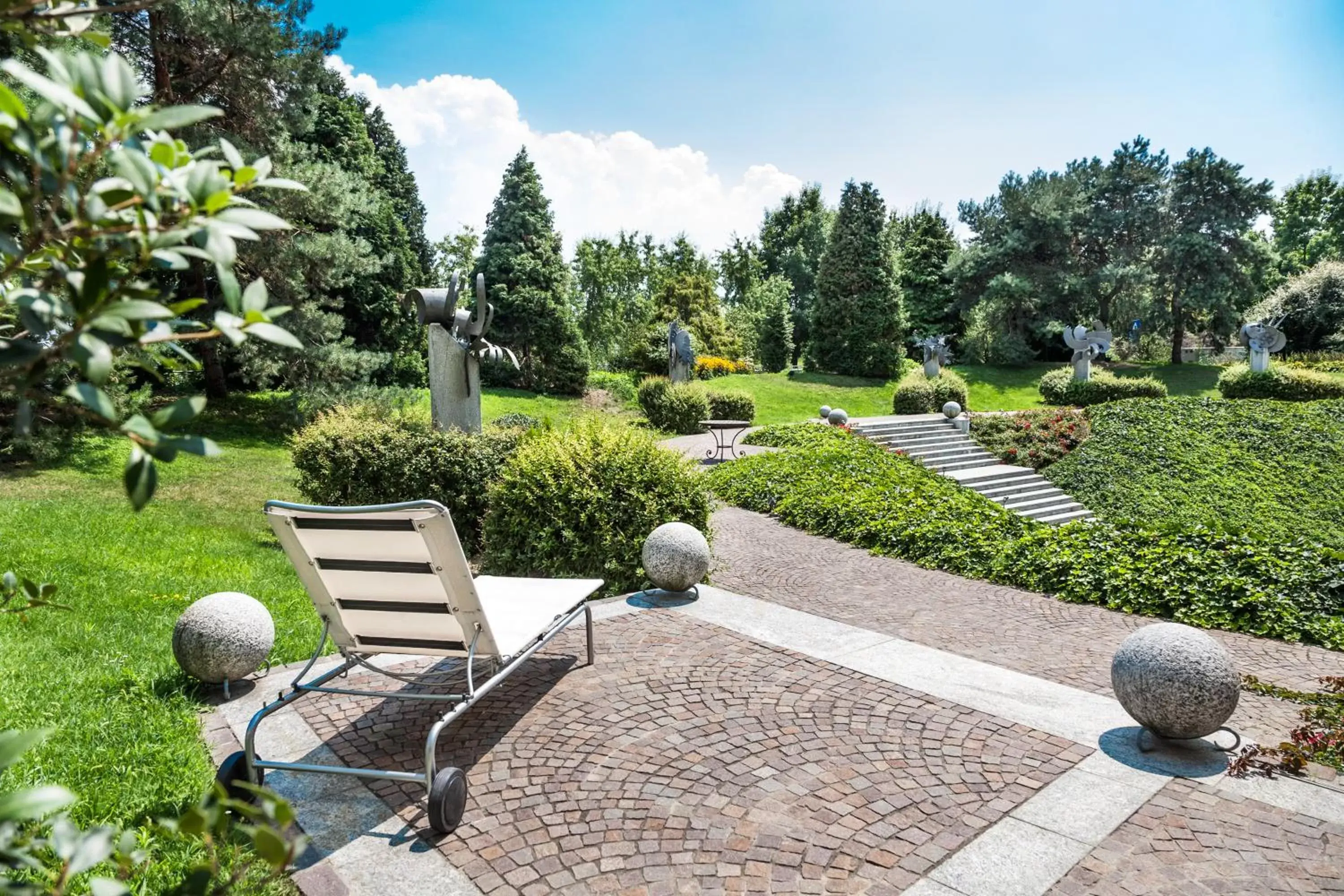 Garden in Cosmo Hotel Torri