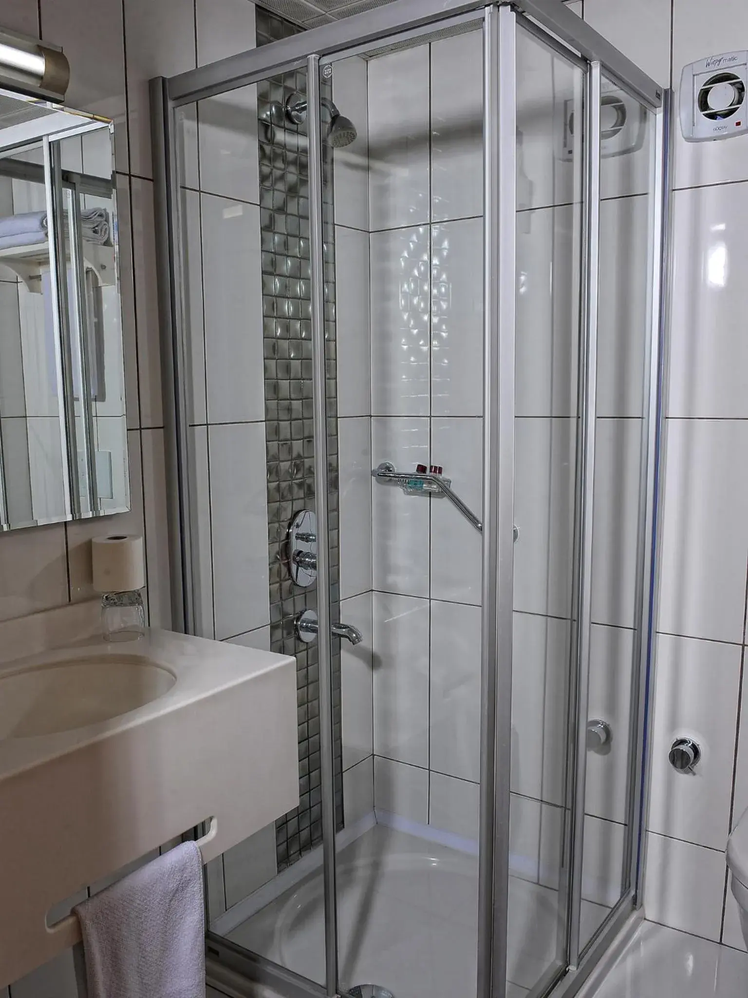 Shower, Bathroom in Horon Hotel