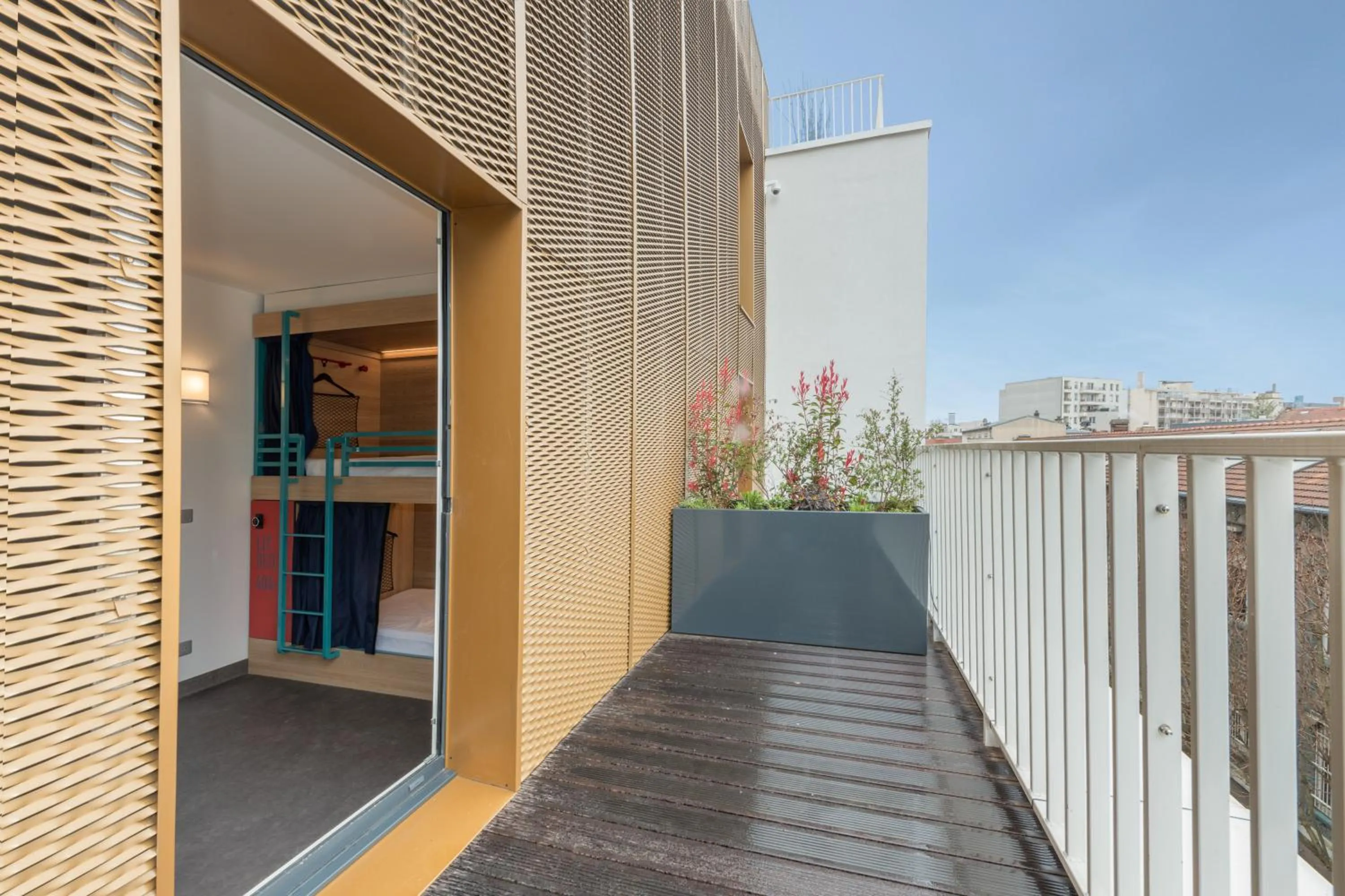 Balcony/Terrace in Auberge de jeunesse Hosho Paris Sud - Porte d'Italie