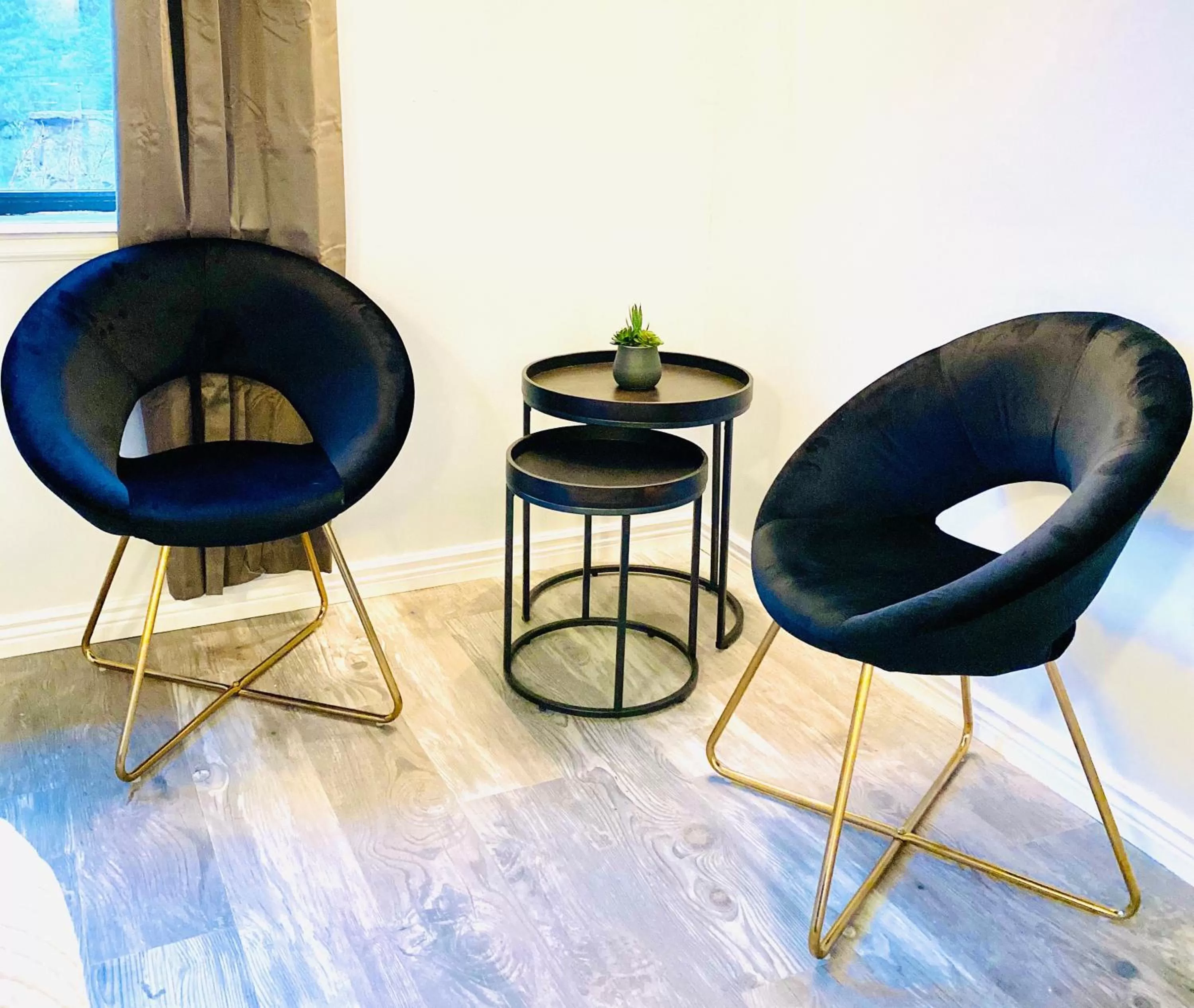 Seating Area in Coyote Motel West