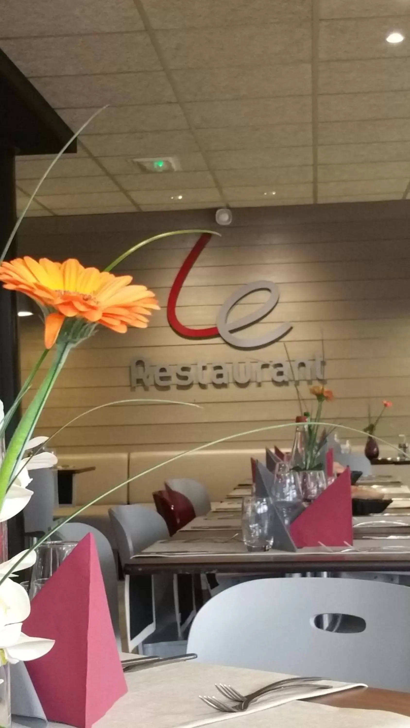 Restaurant/Places to Eat in Campanile Reims Centre - Cathedrale