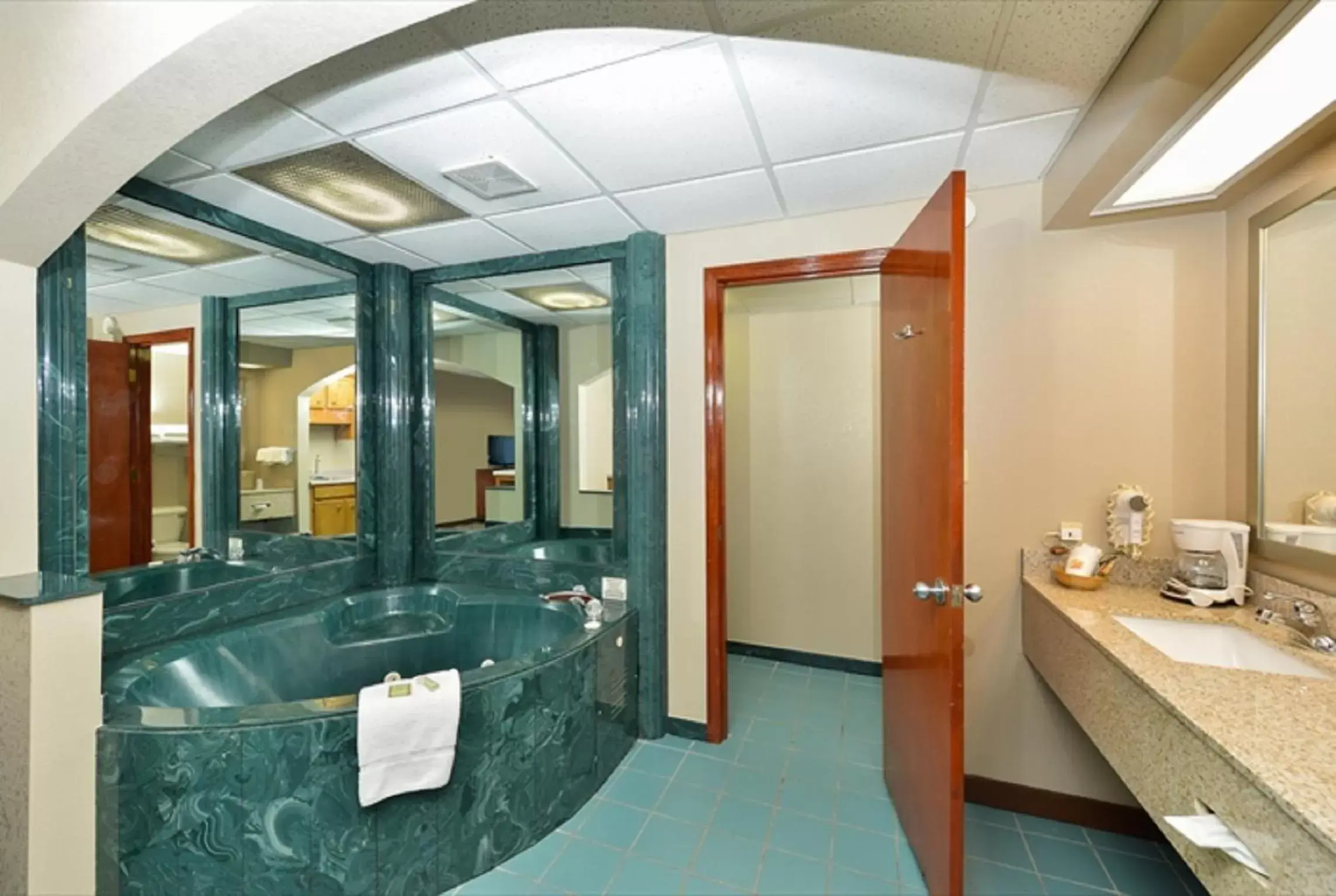 Business King Room with Jacuzzi - Smoking in Super 8 by Wyndham Clarksville Northeast