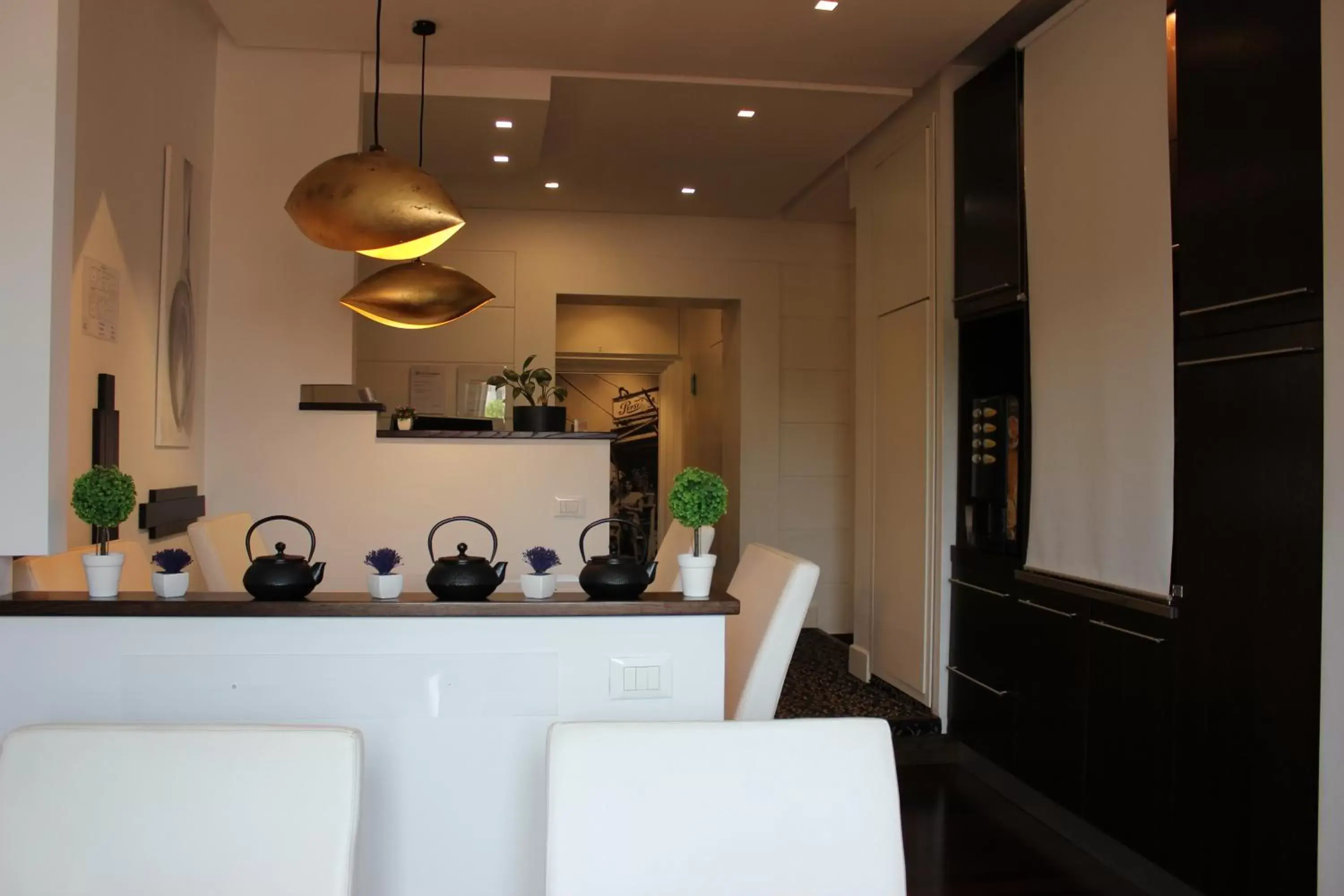 Lounge or bar, Kitchen/Kitchenette in Relais La Maison De Luxe