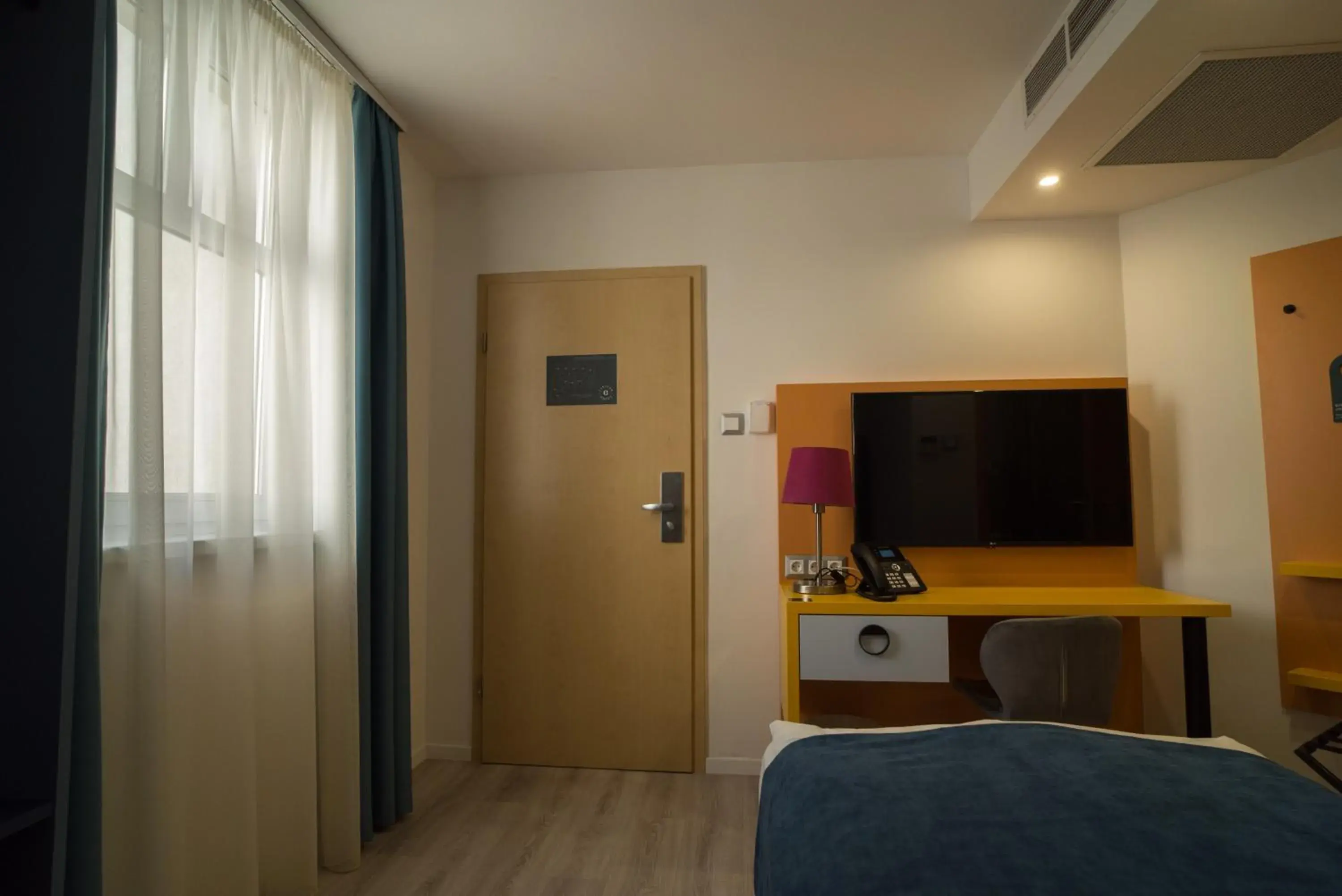 Bedroom, TV/Entertainment Center in Hotel Civitas