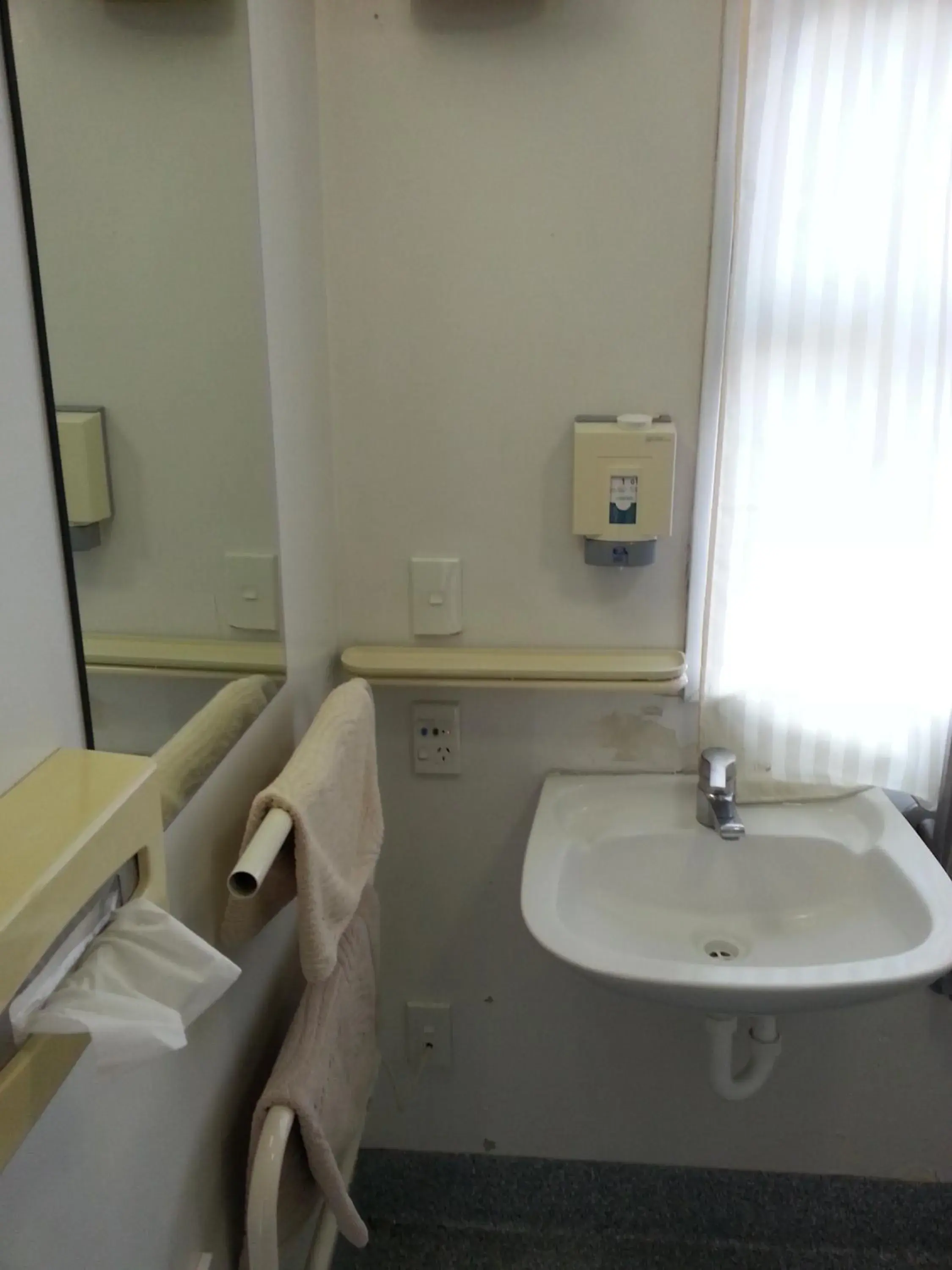 Bathroom in AAA Northlands Motel