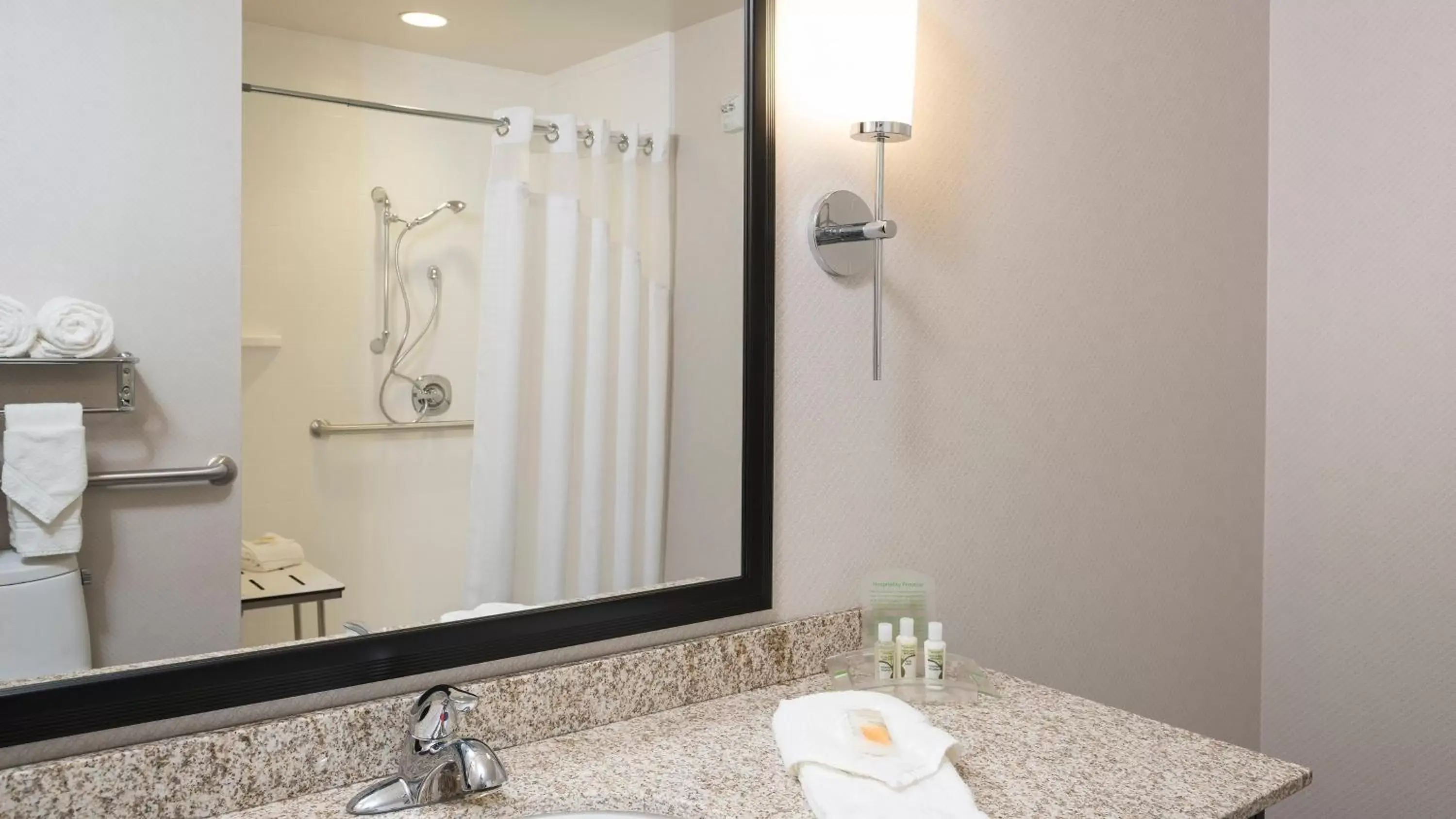 Photo of the whole room, Bathroom in Holiday Inn Indianapolis Airport, an IHG Hotel
