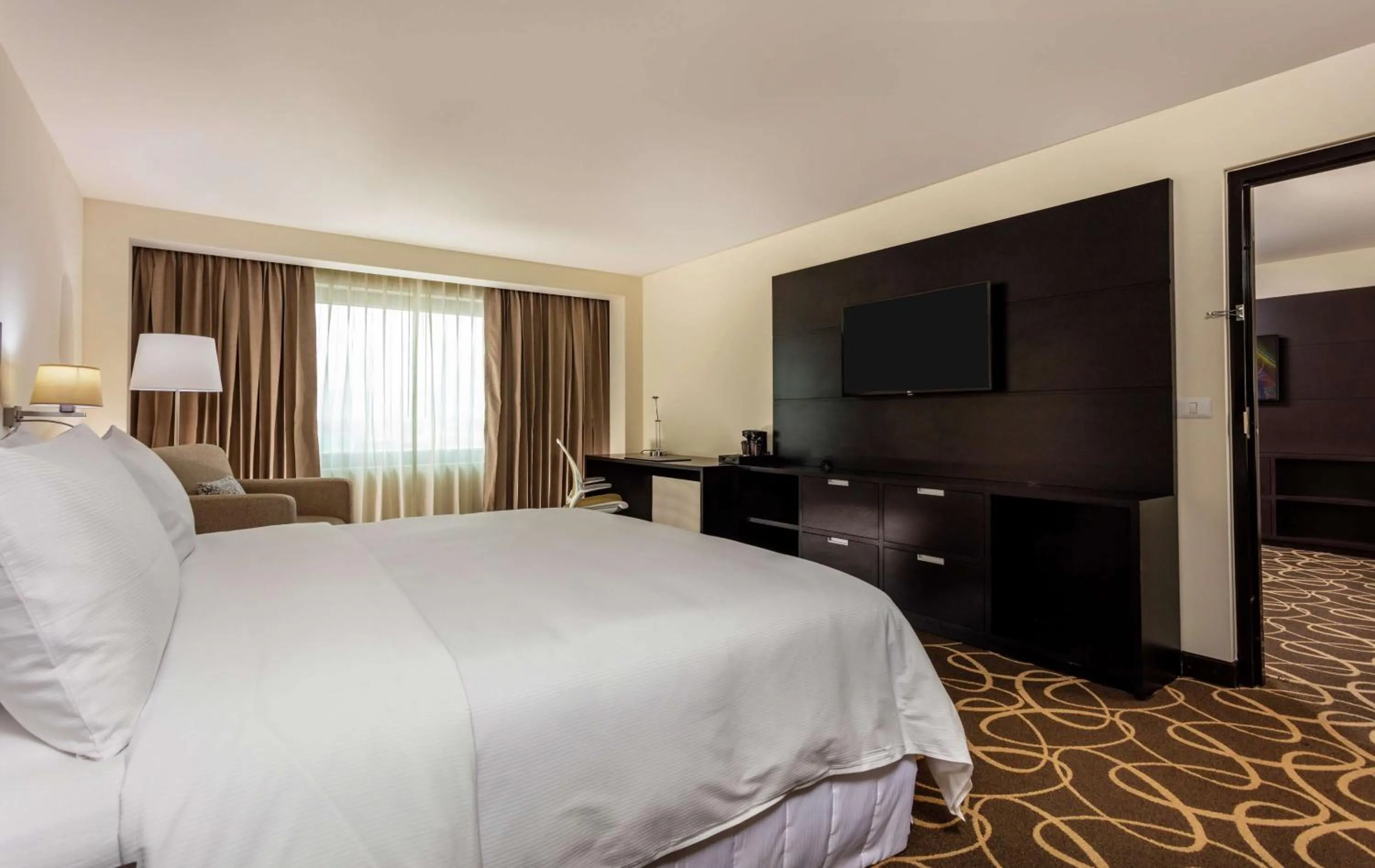 Bedroom, Bed in Doubletree By Hilton Toluca
