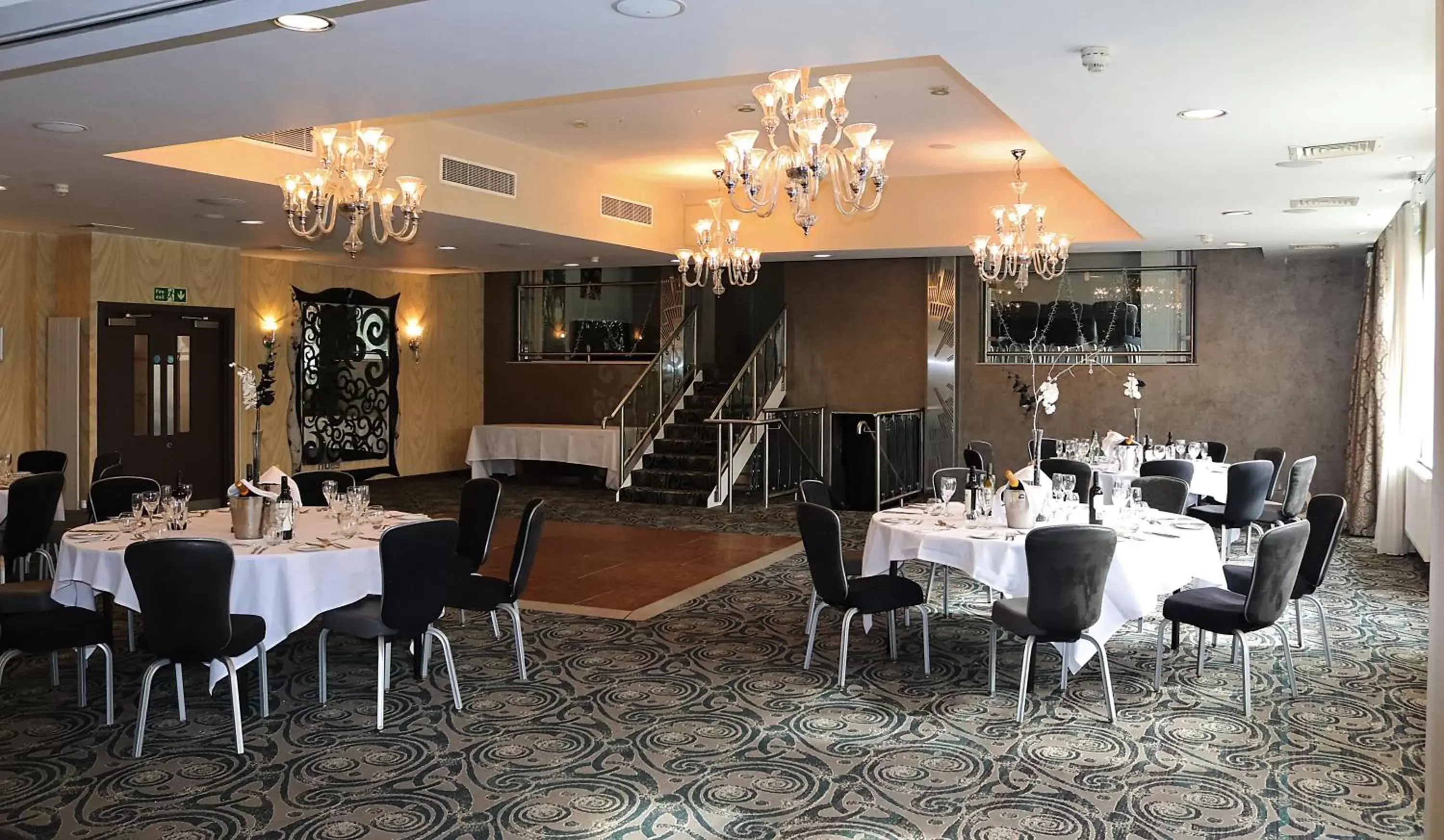 Banquet/Function facilities, Restaurant/Places to Eat in The Pinewood Hotel