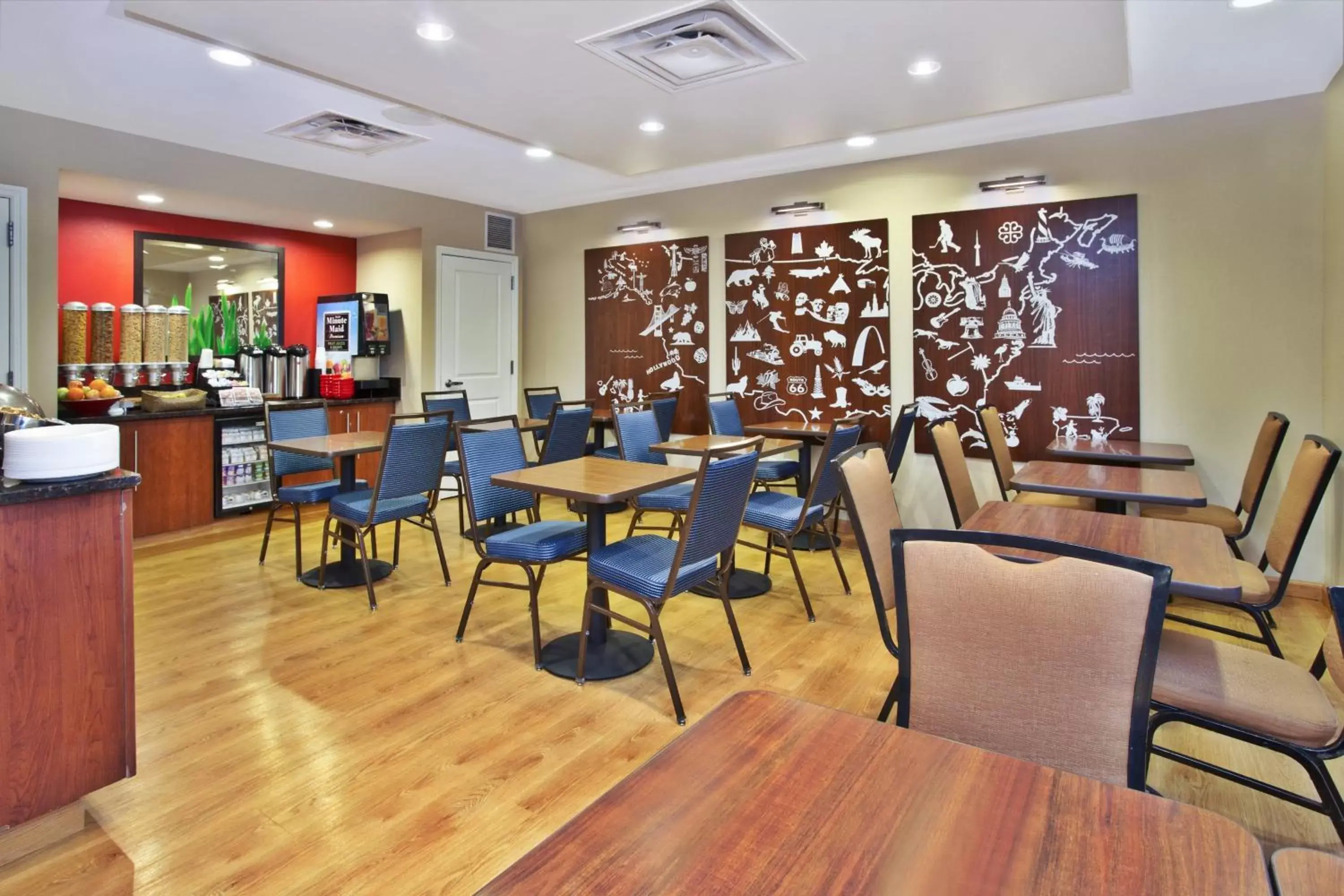 Breakfast, Restaurant/Places to Eat in TownePlace Suites Republic Airport Long Island Farmingdale