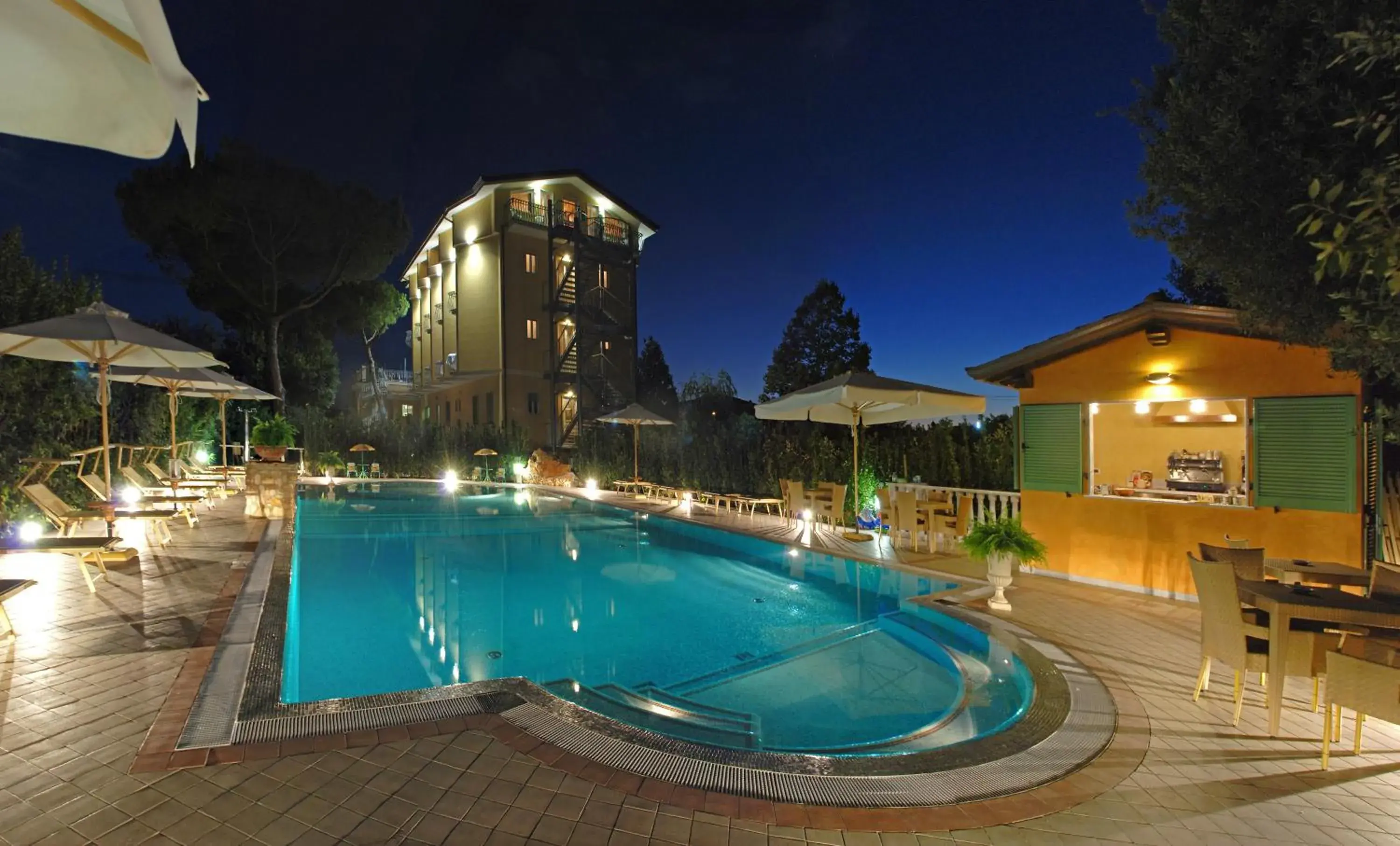 Property building, Swimming Pool in Hotel Villa Tiziana