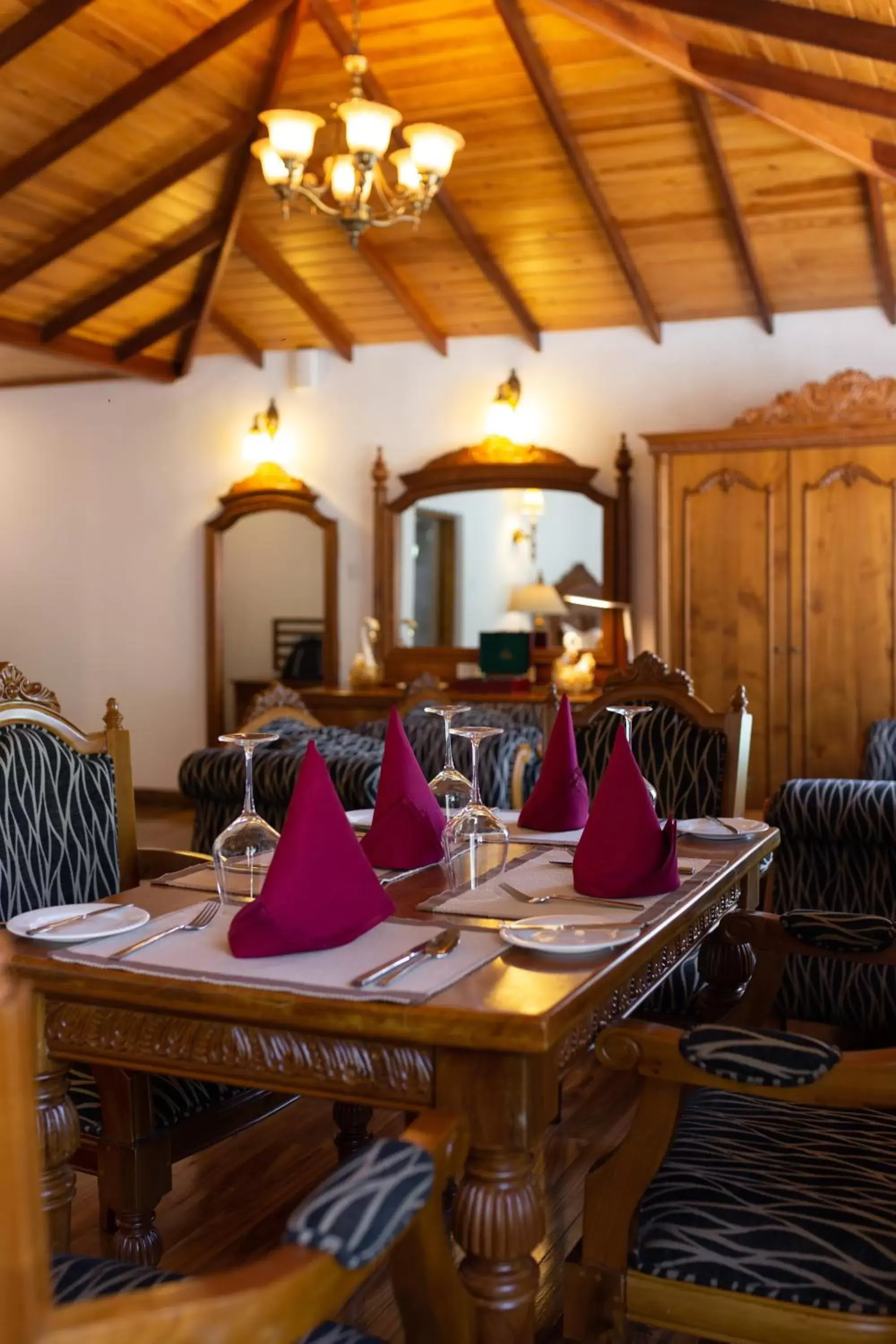 Living room, Restaurant/Places to Eat in Araliya Green Hills Hotel