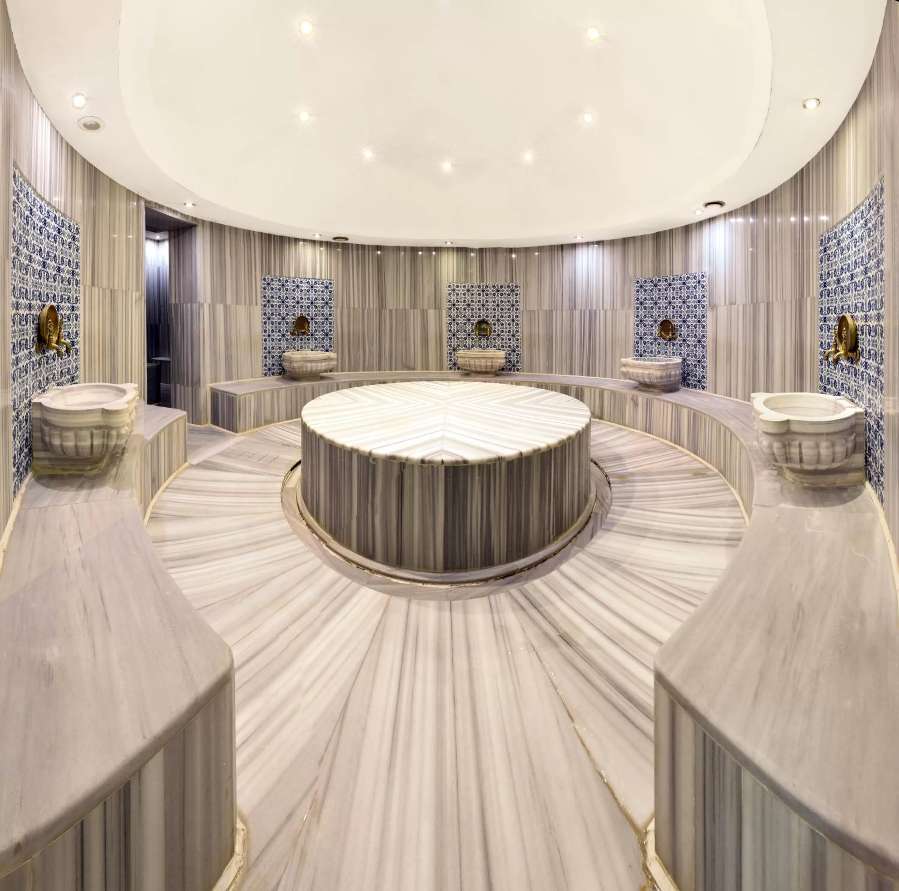 Public Bath in Ramada Plaza Altin Kayisi Hotel