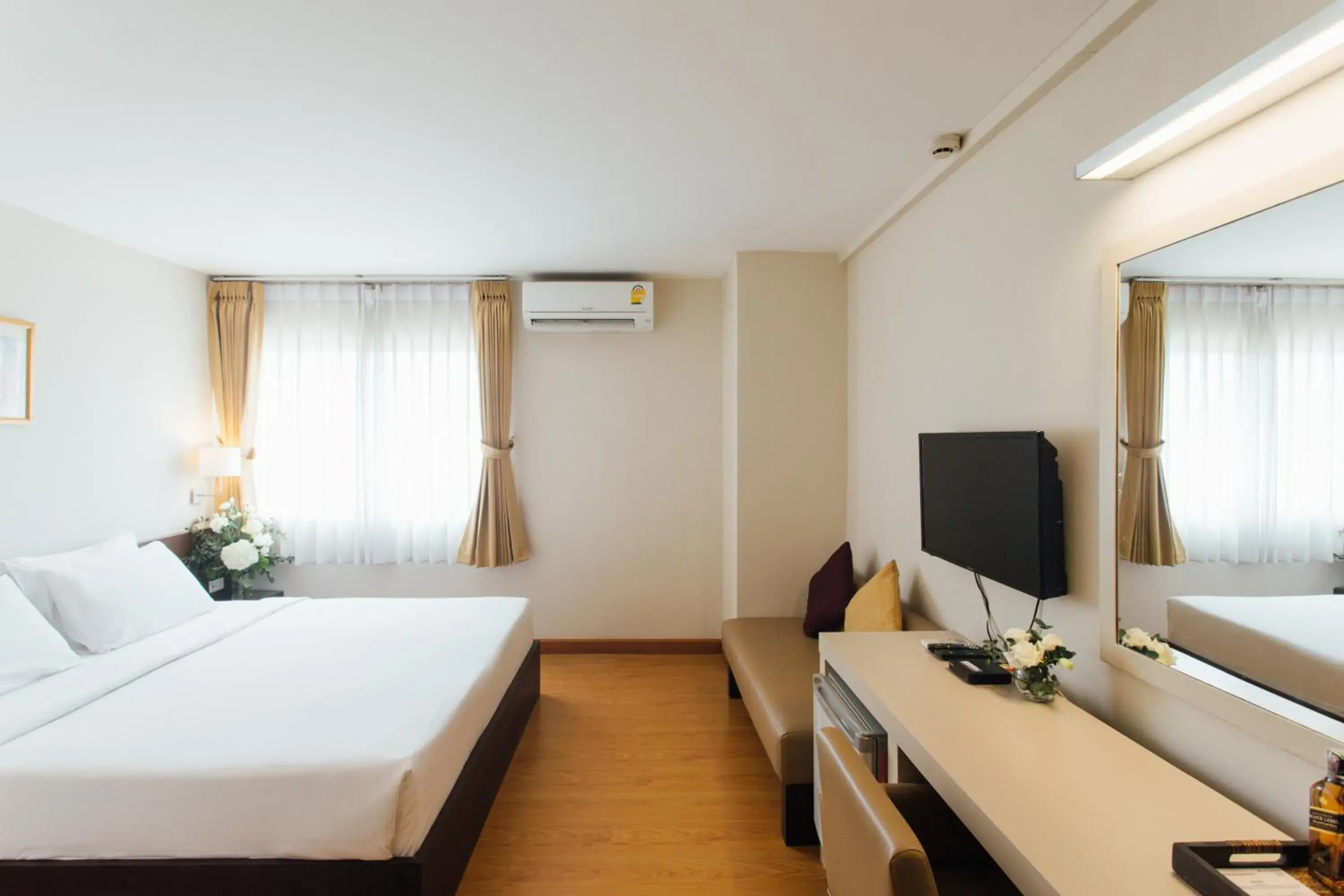 TV and multimedia, Bed in Seasons Siam Hotel (SHA Plus)