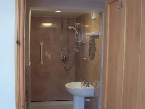 Double Room with Private Bathroom - single occupancy in Crab pot cottage Double Room with Private Bathroom - single occupancy in Crab pot cottage