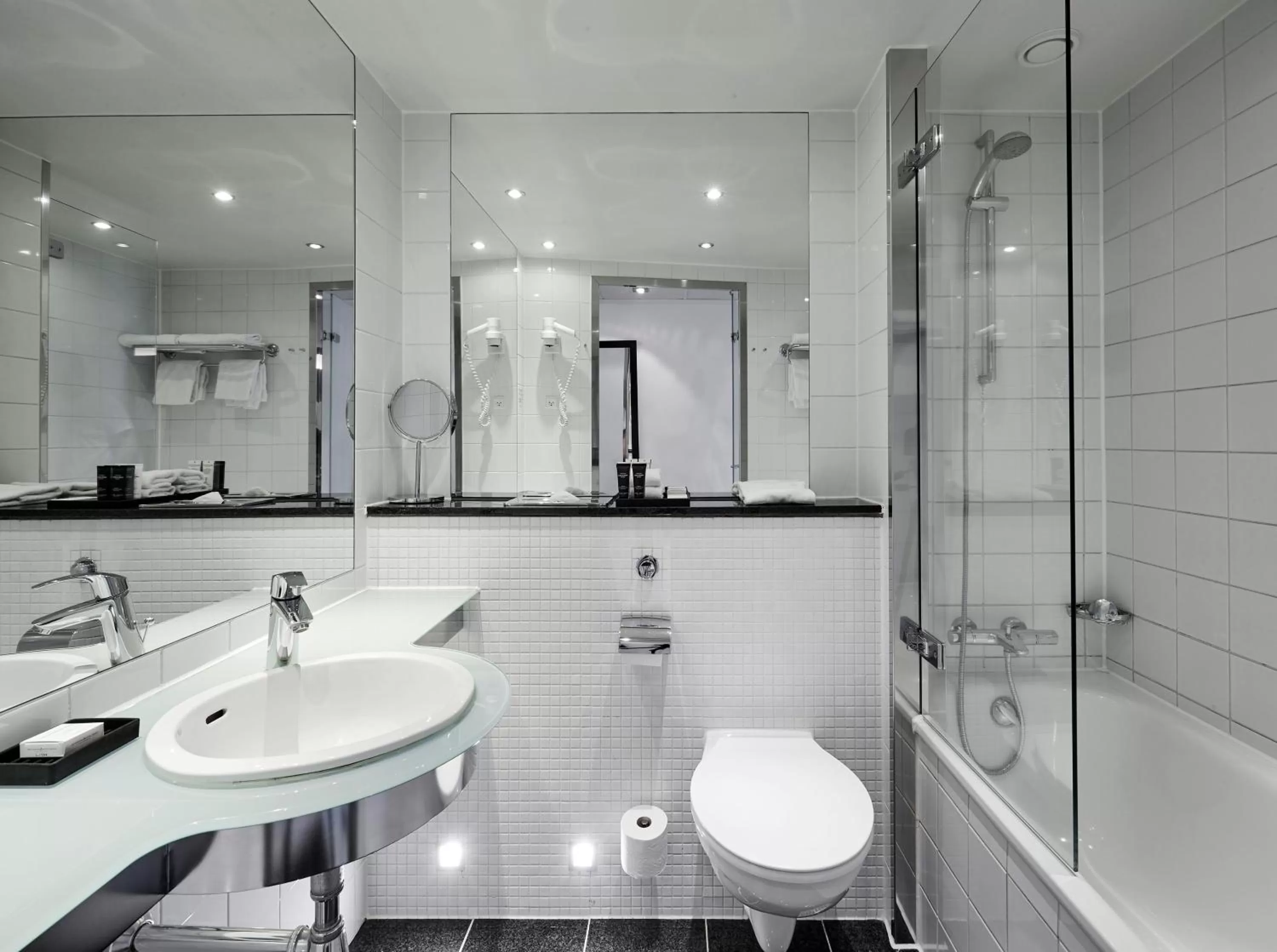 Hot Tub in The Square