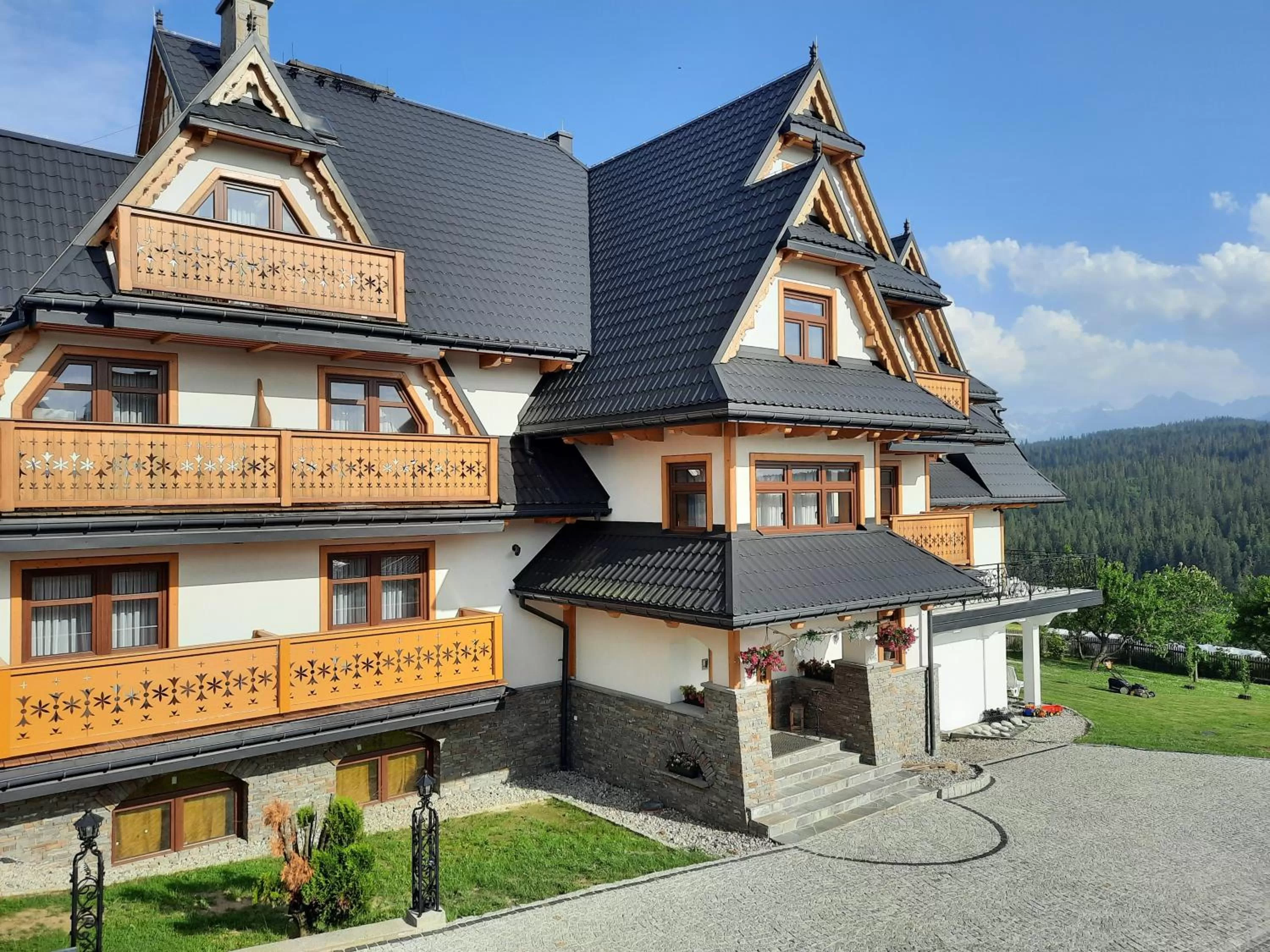 Property building in Górskie Wspomnienie