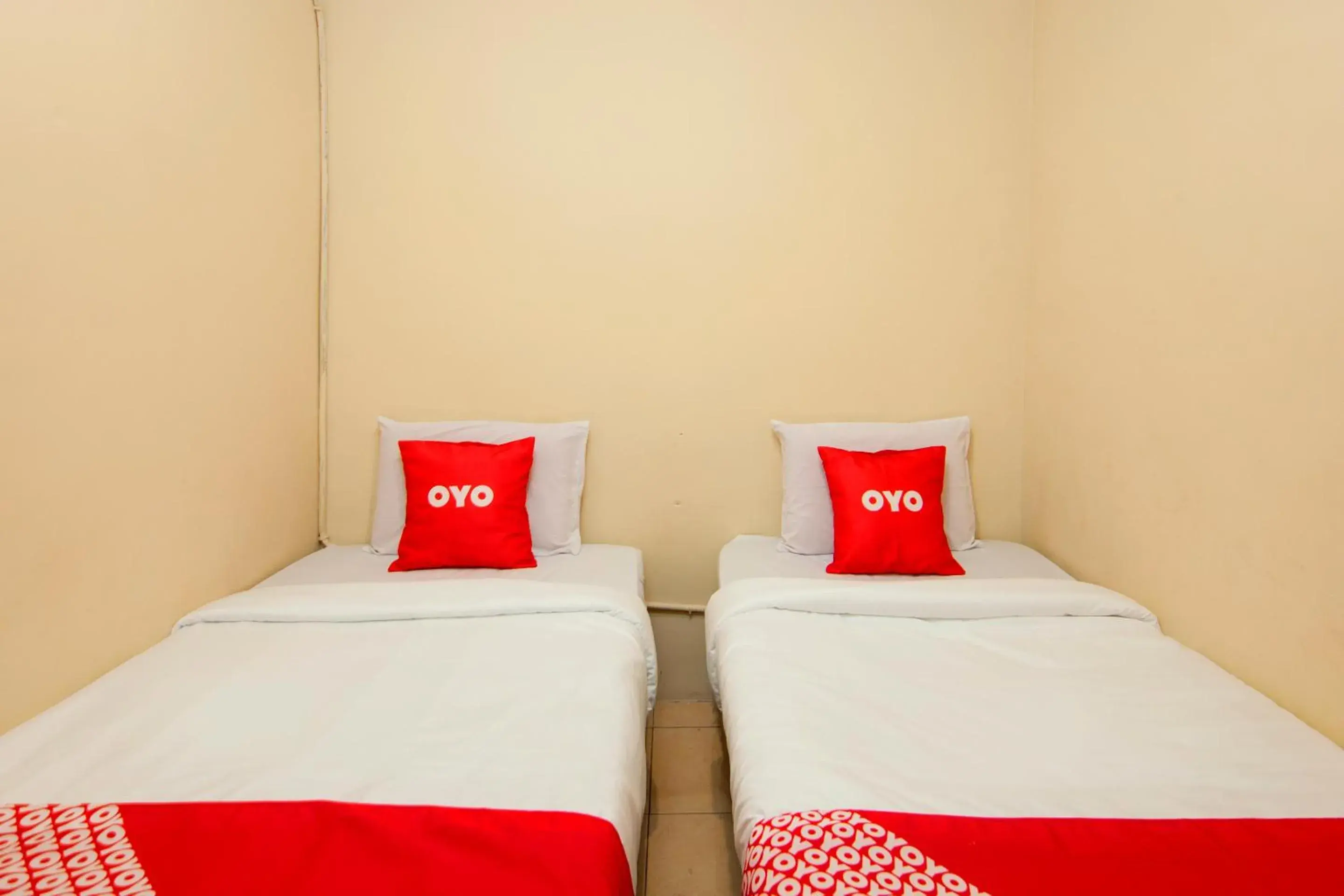 Bedroom, Bed in OYO 2045 Hotel 211