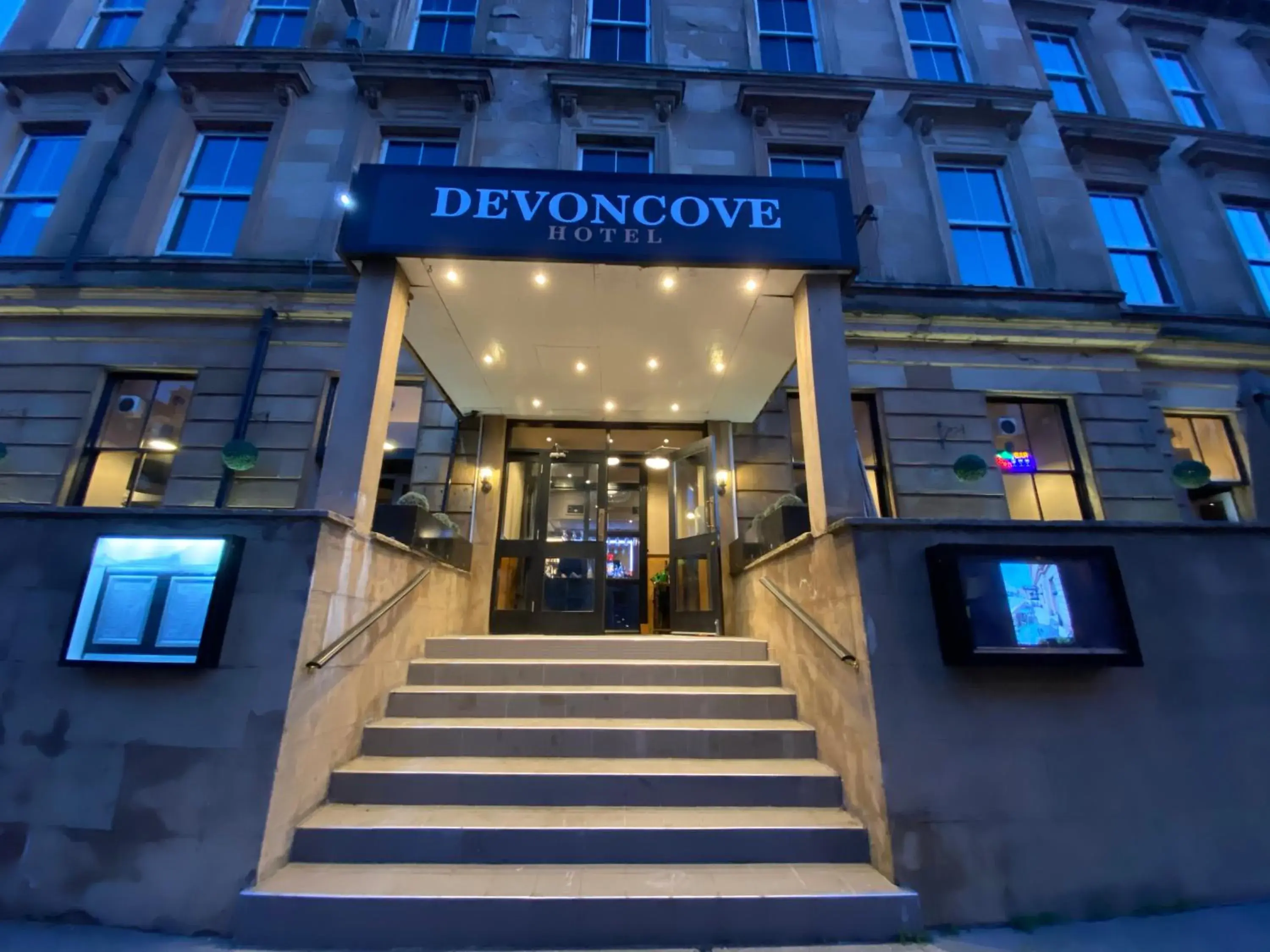Facade/entrance in Devoncove Hotel Glasgow