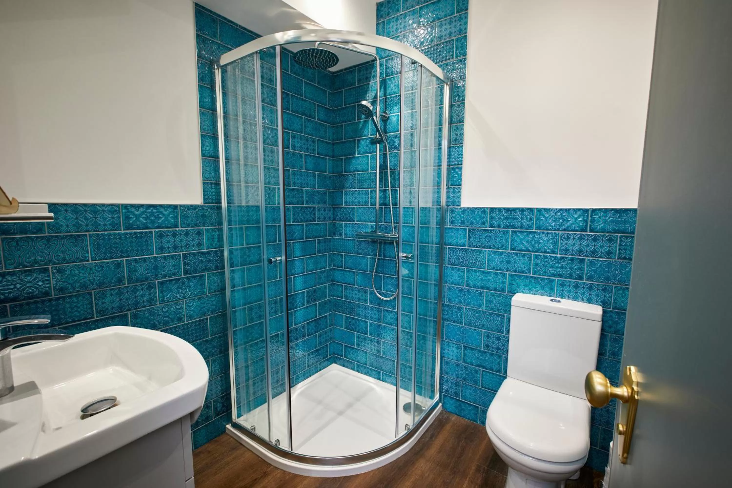 Shower in Three Cranes Serviced Apartments