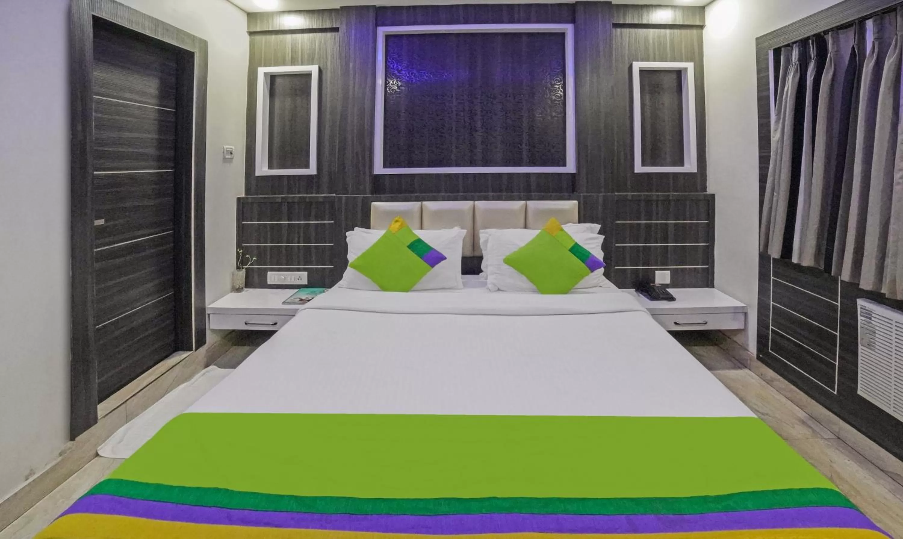 Photo of the whole room in Treebo Trend South Park Bistupur