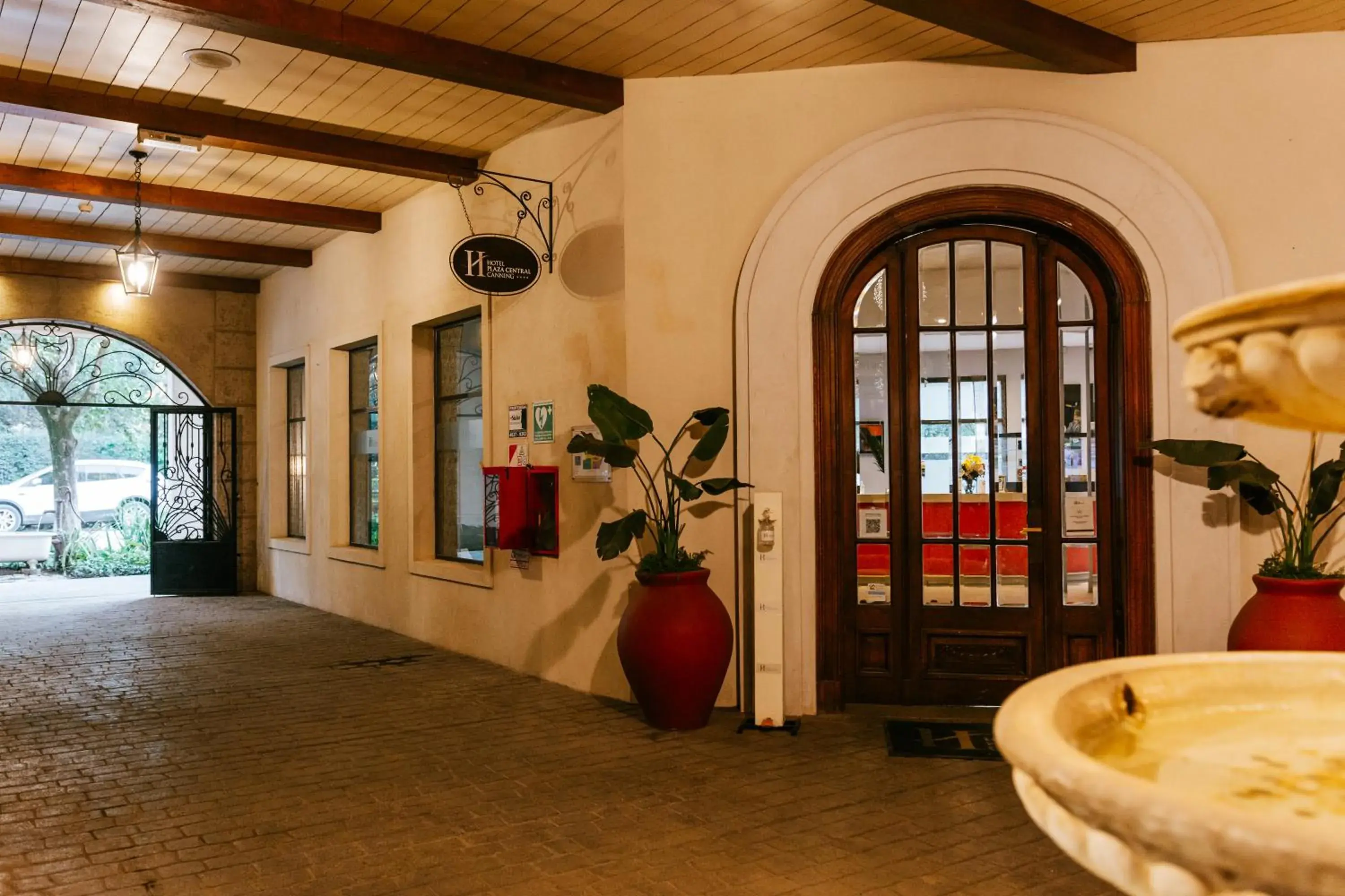 Facade/entrance in Hotel Plaza Central Canning Facade/entrance in Hotel Plaza Central Canning