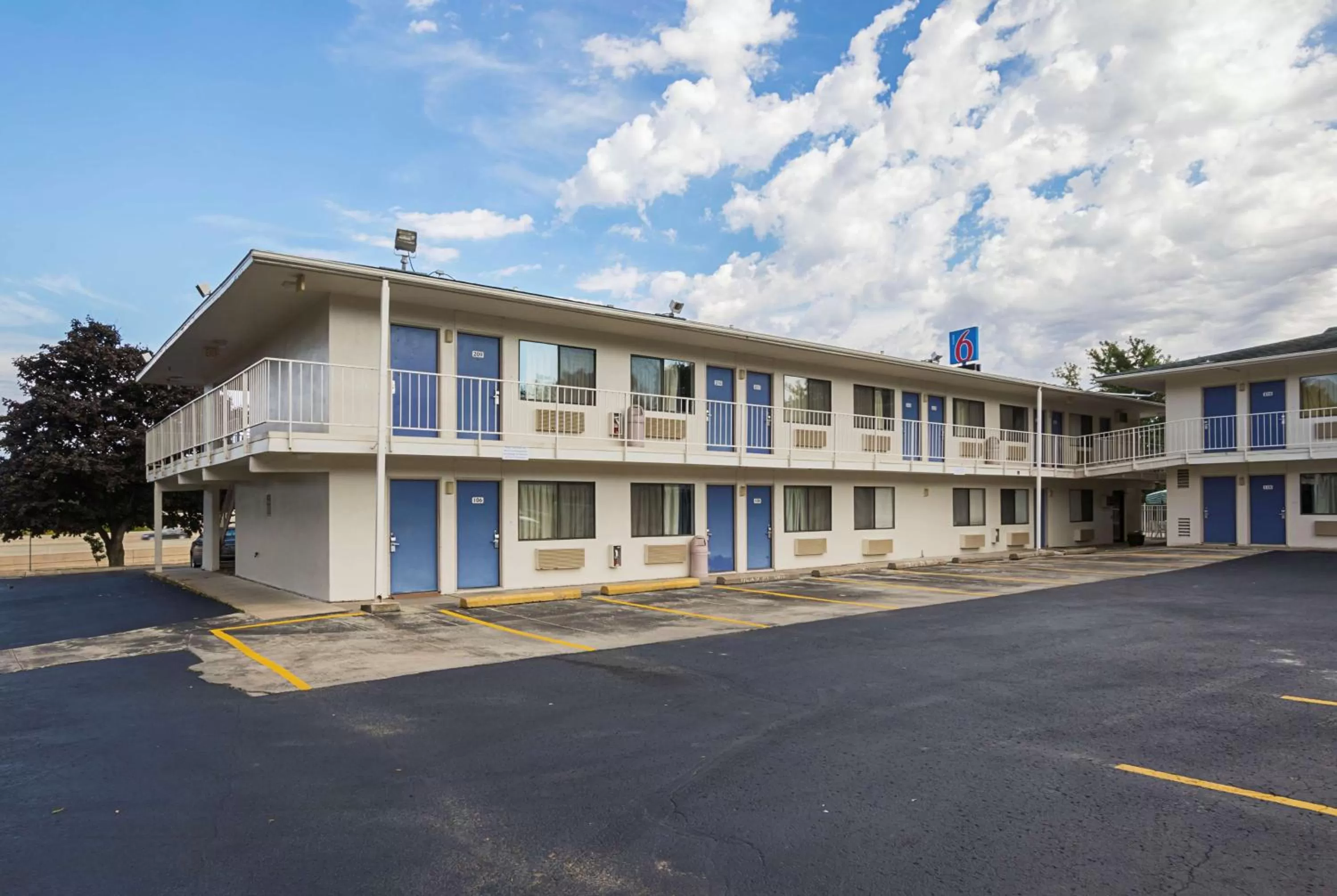 Property building in Motel 6-Rochester, MN