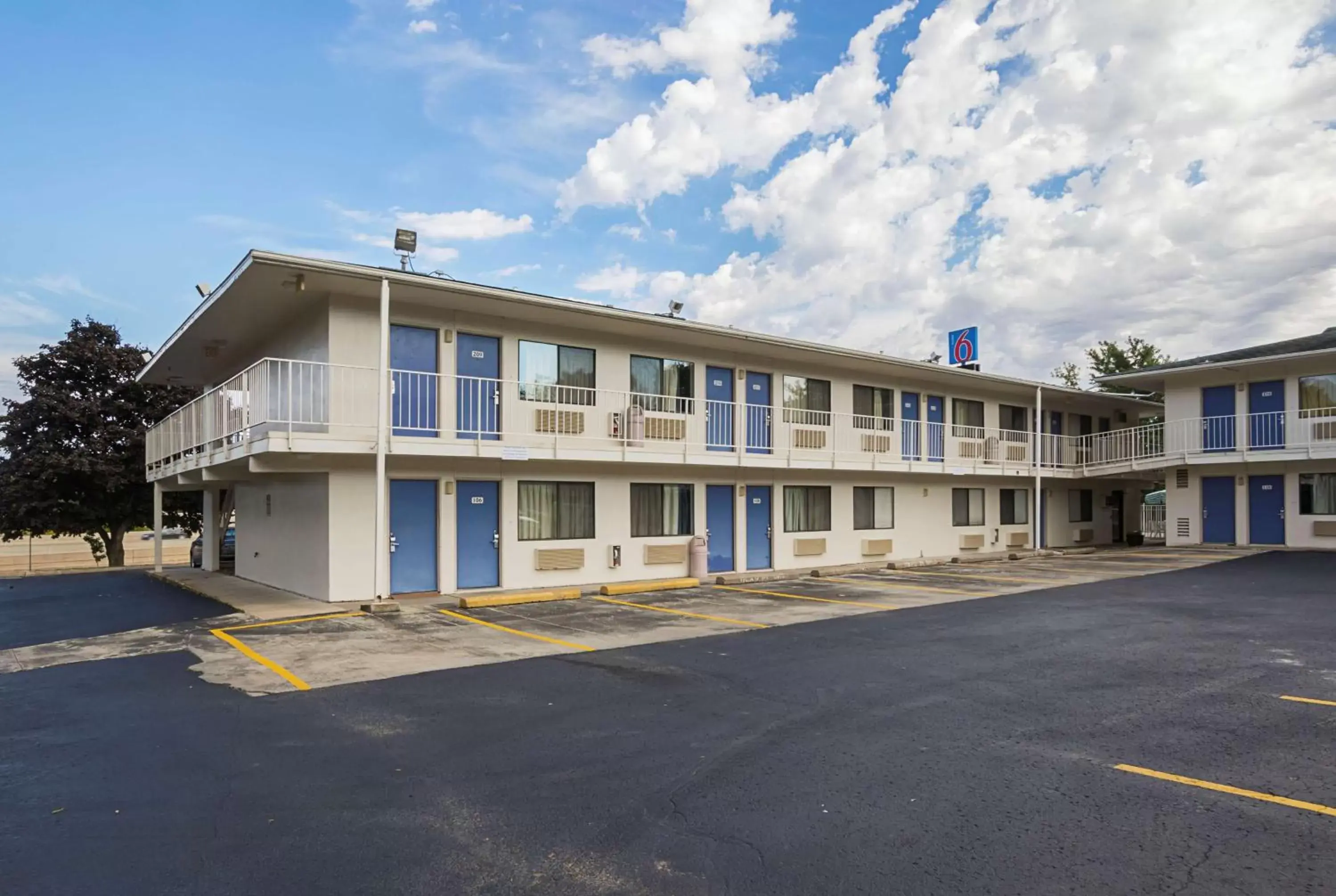 Property Building in Motel 6-Rochester, MN