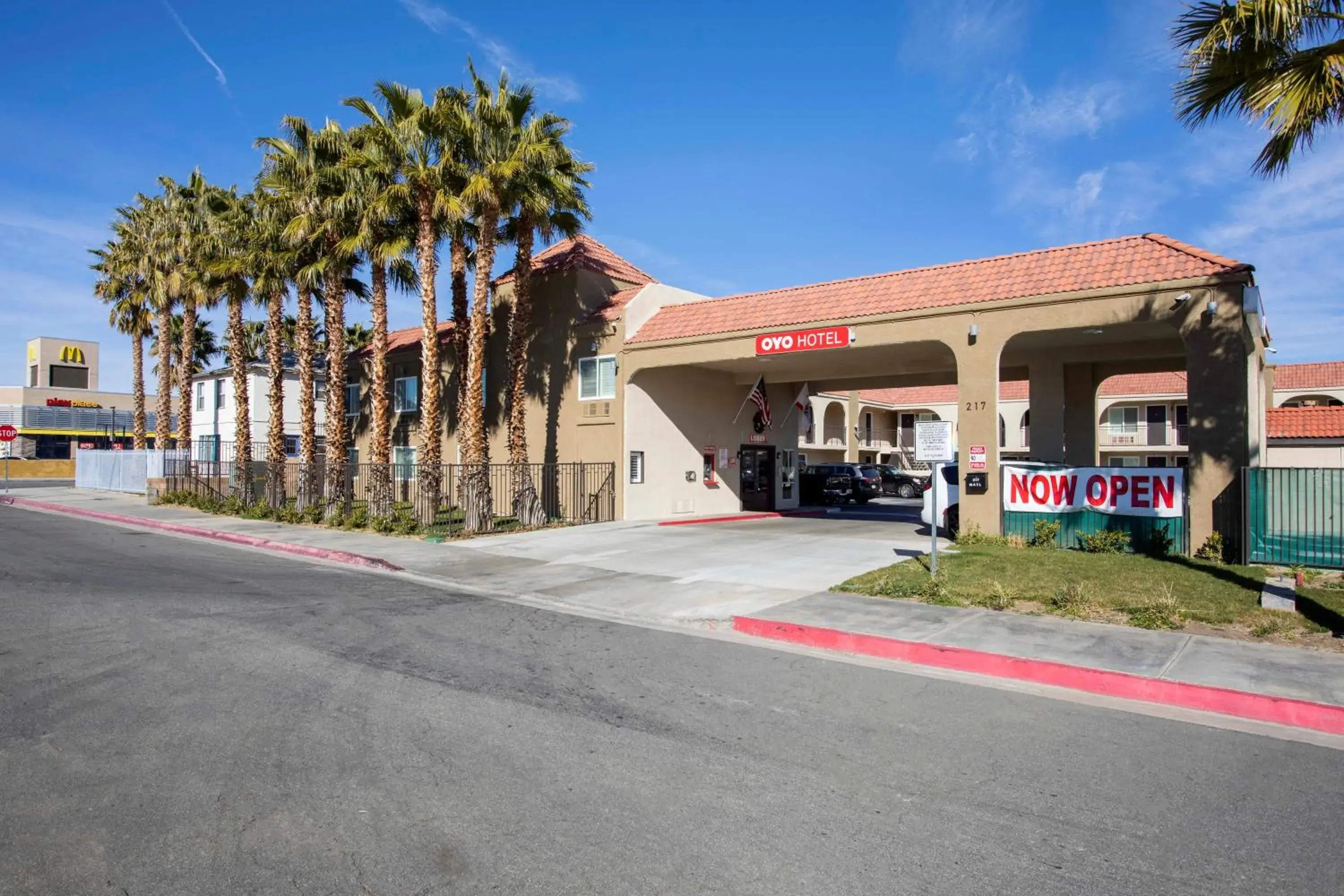 Facade/entrance, Property Building in OYO Hotel Palmdale - Antelope Valley