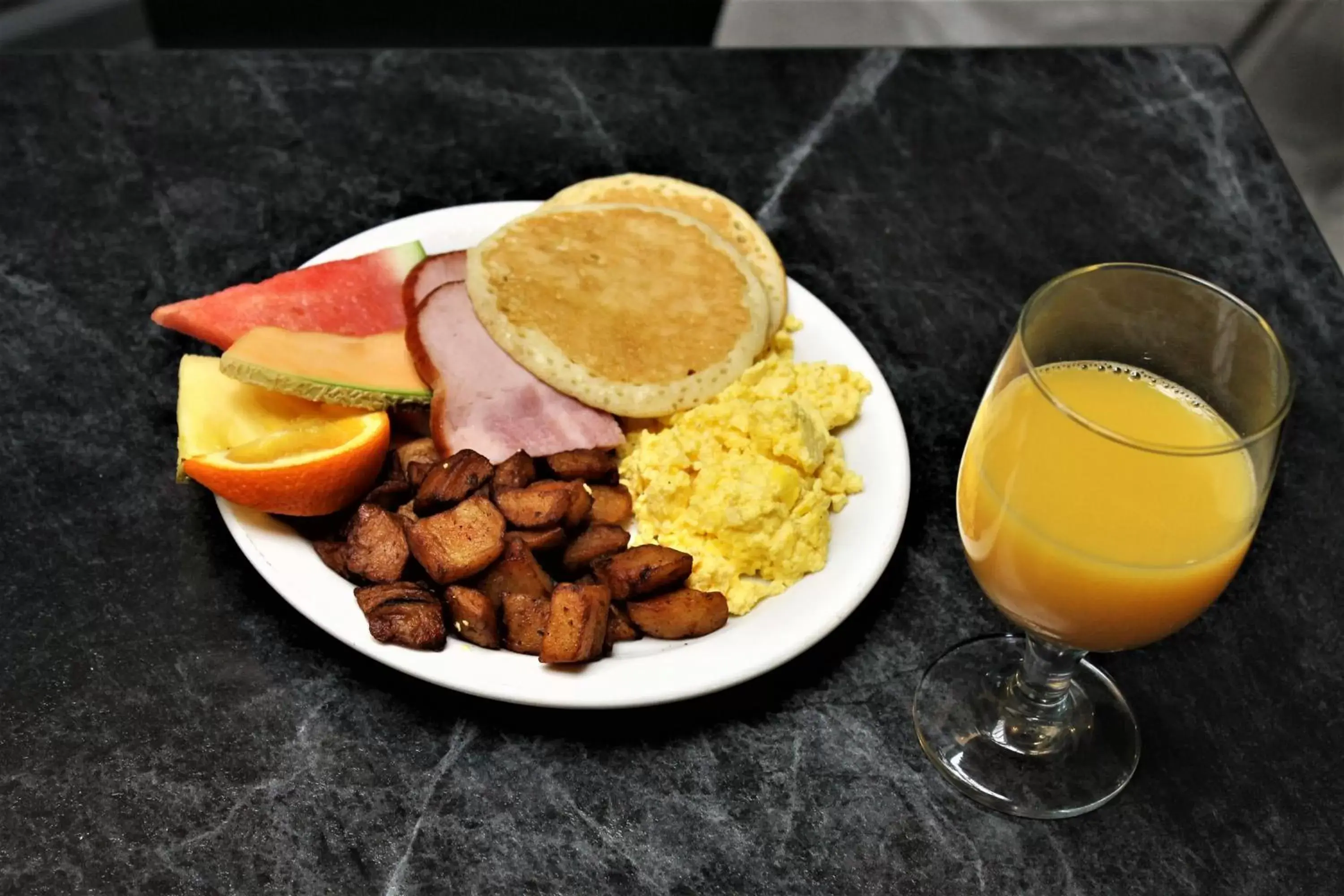 Breakfast in Best Western Laval-Montreal & Conference Centre