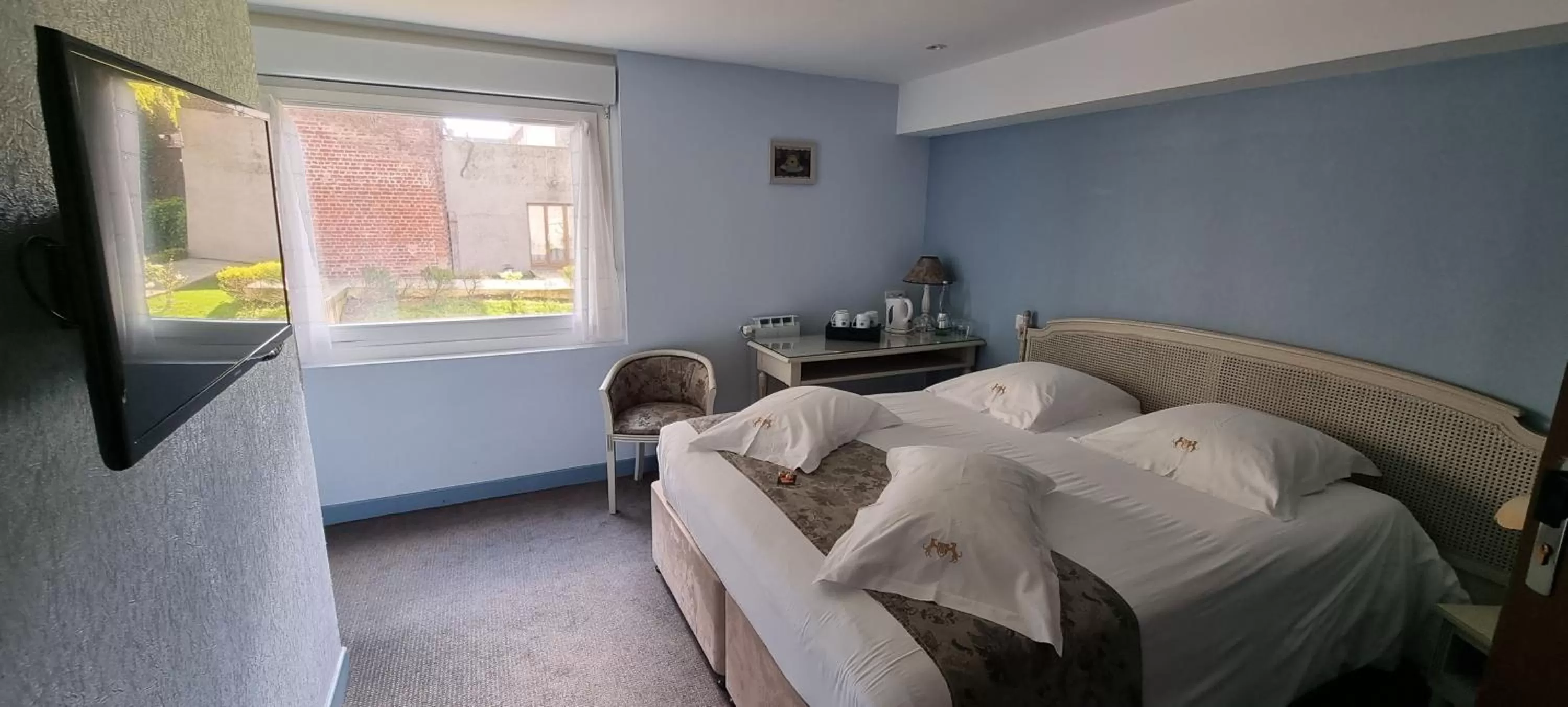Bedroom, Bed in Hotel Meurice