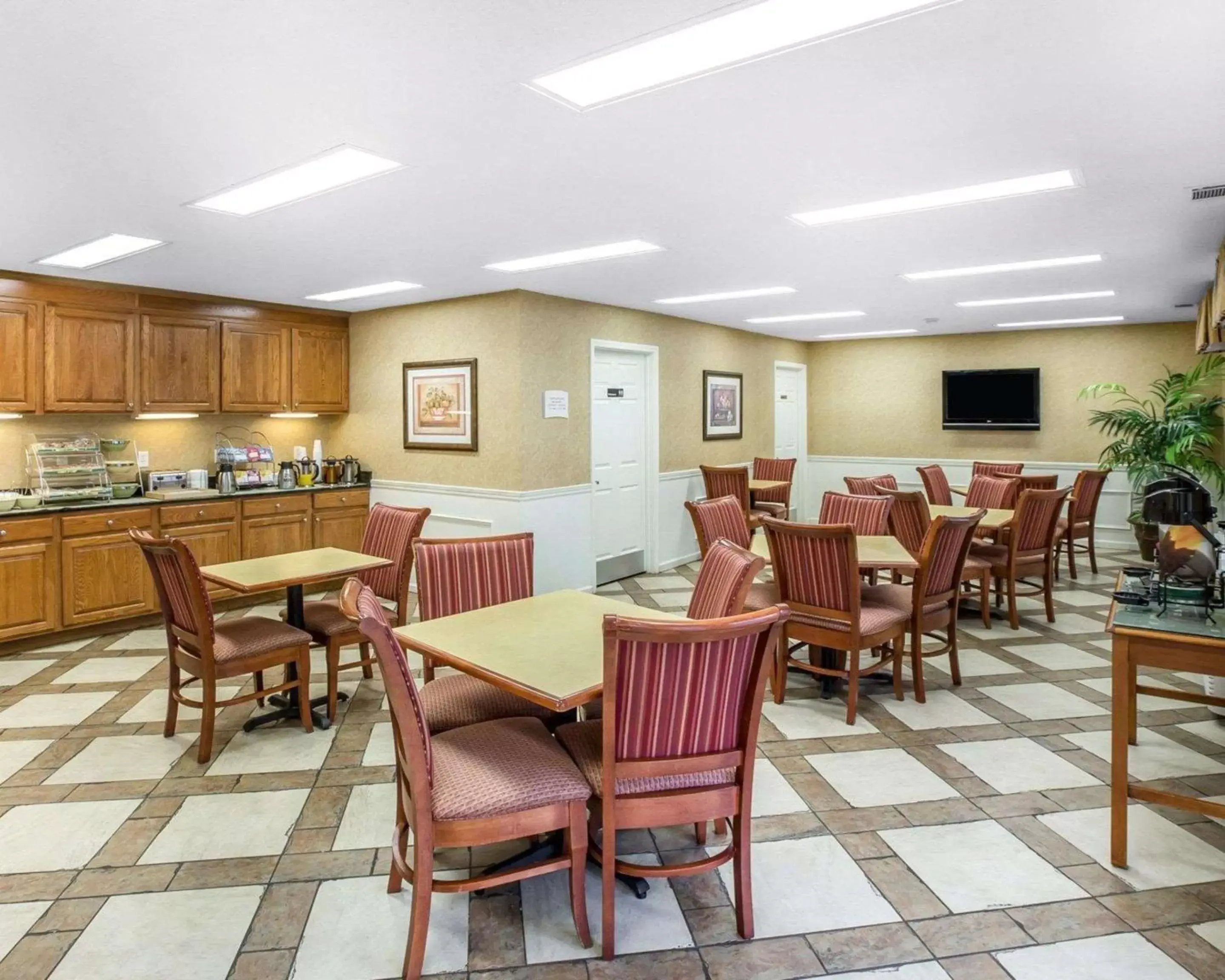 Restaurant/Places to Eat in Quality Inn Carrollton