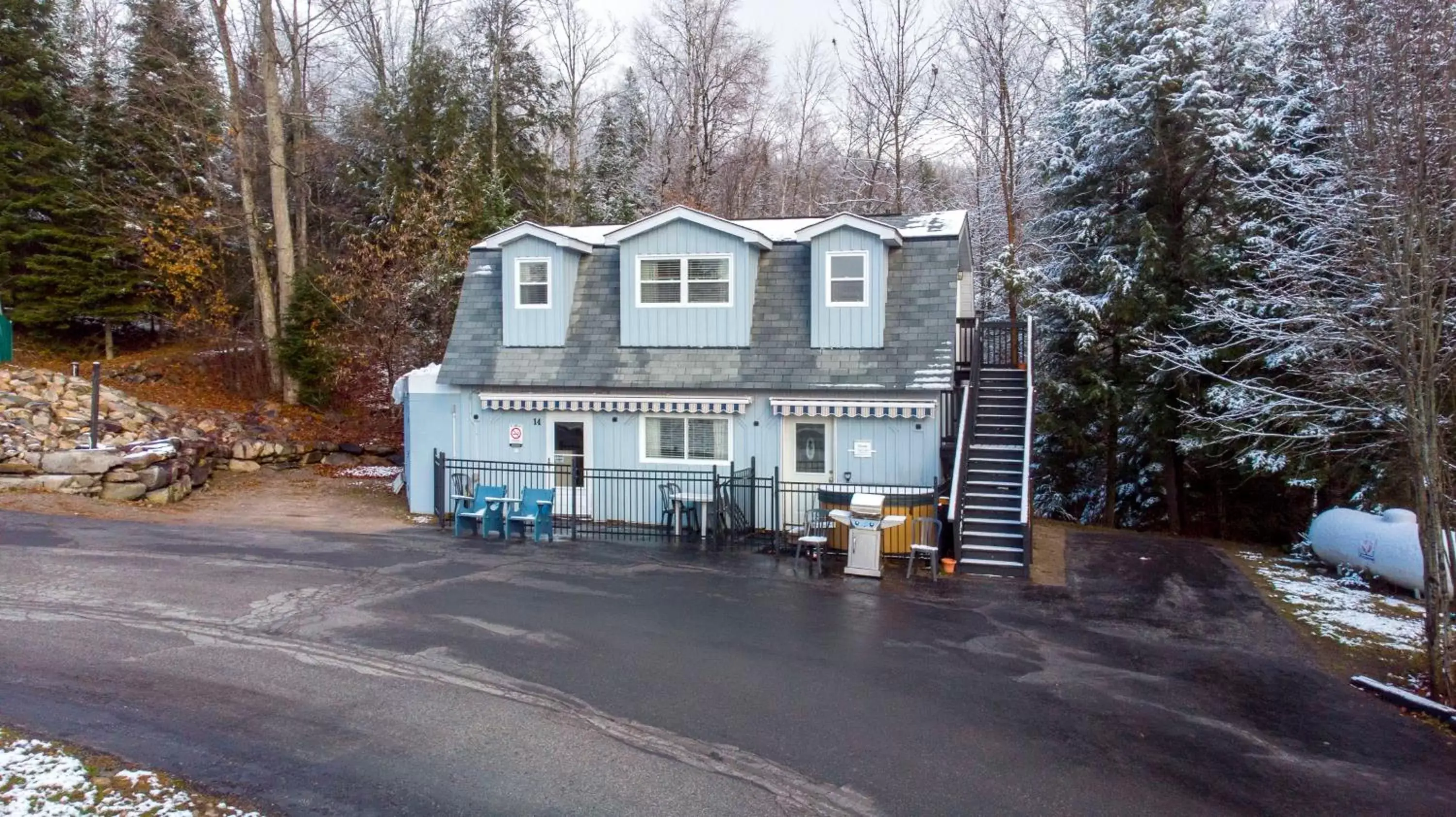 Property Building in Lakeview Motel