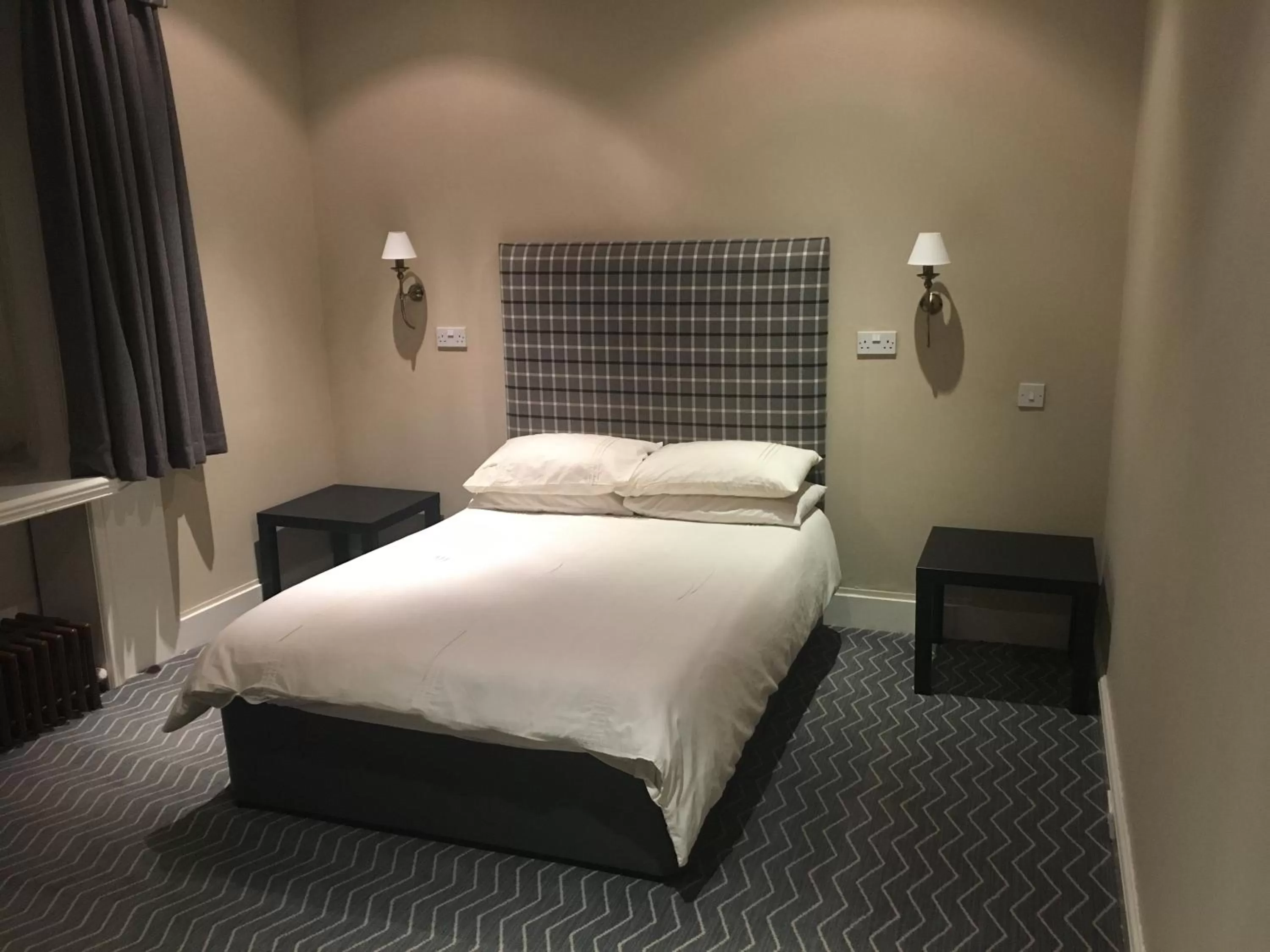 Bed in Crookston Hotel