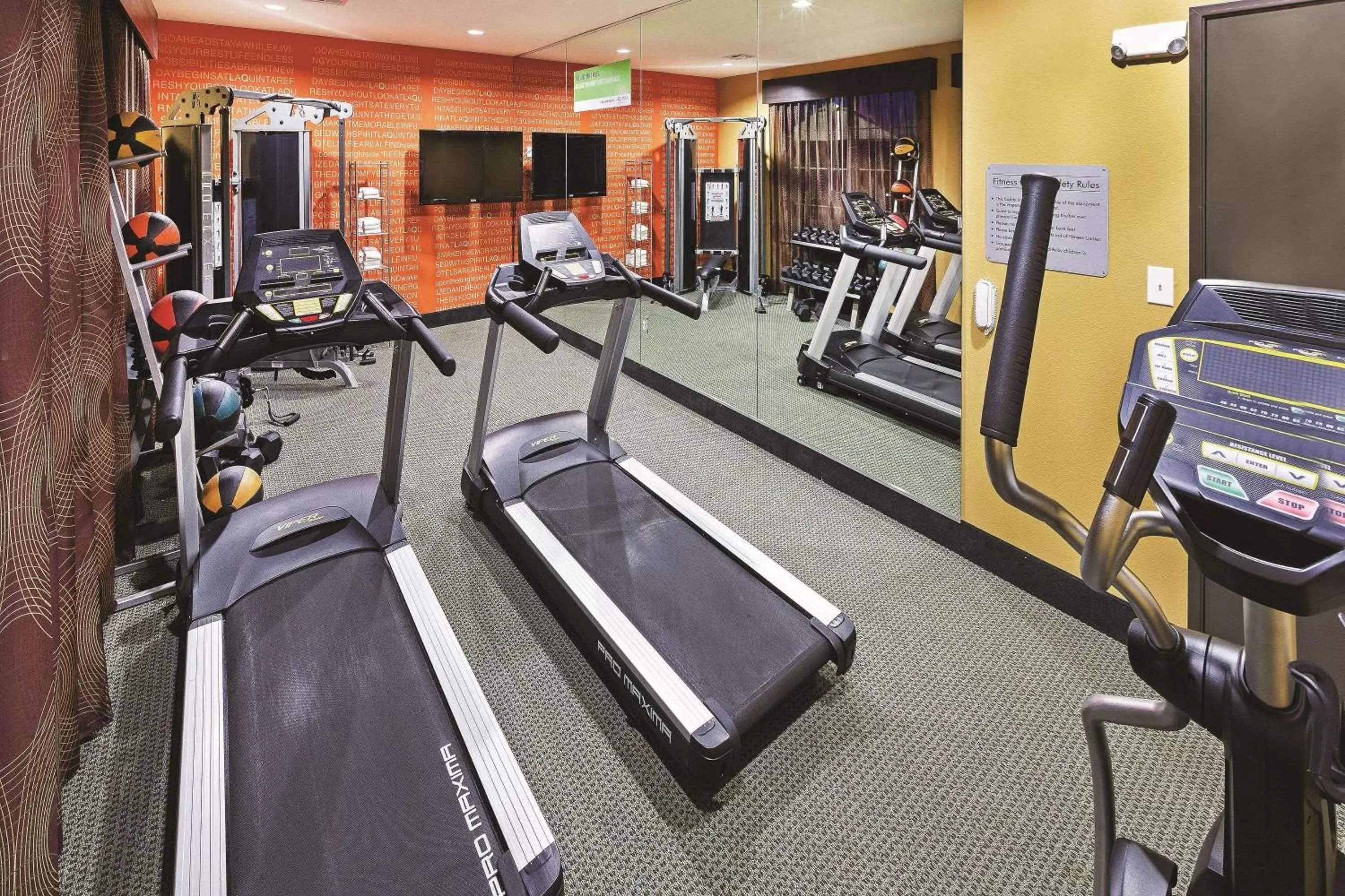 Fitness centre/facilities, Fitness Center/Facilities in La Quinta by Wyndham Jourdanton - Pleasanton