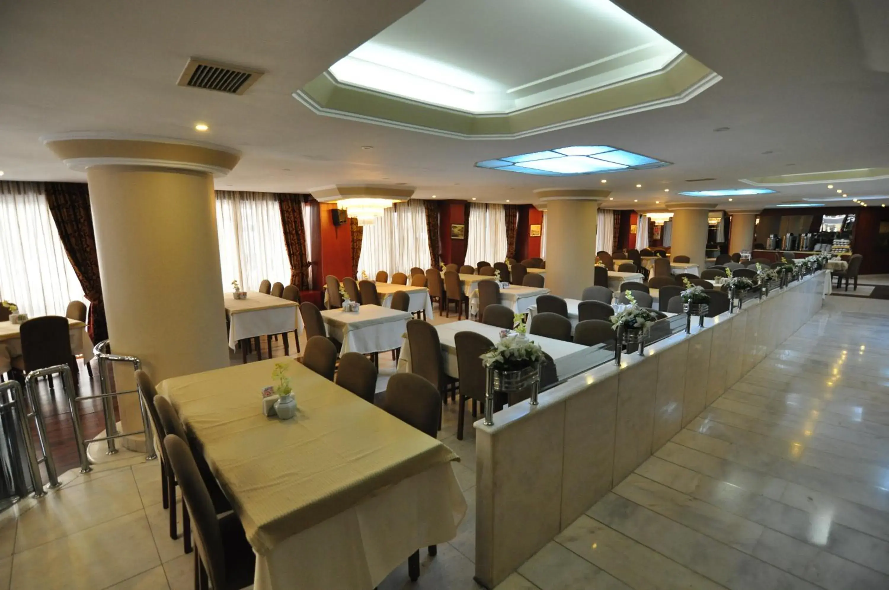 Restaurant/Places to Eat in Hotel Buyuk Sahinler
