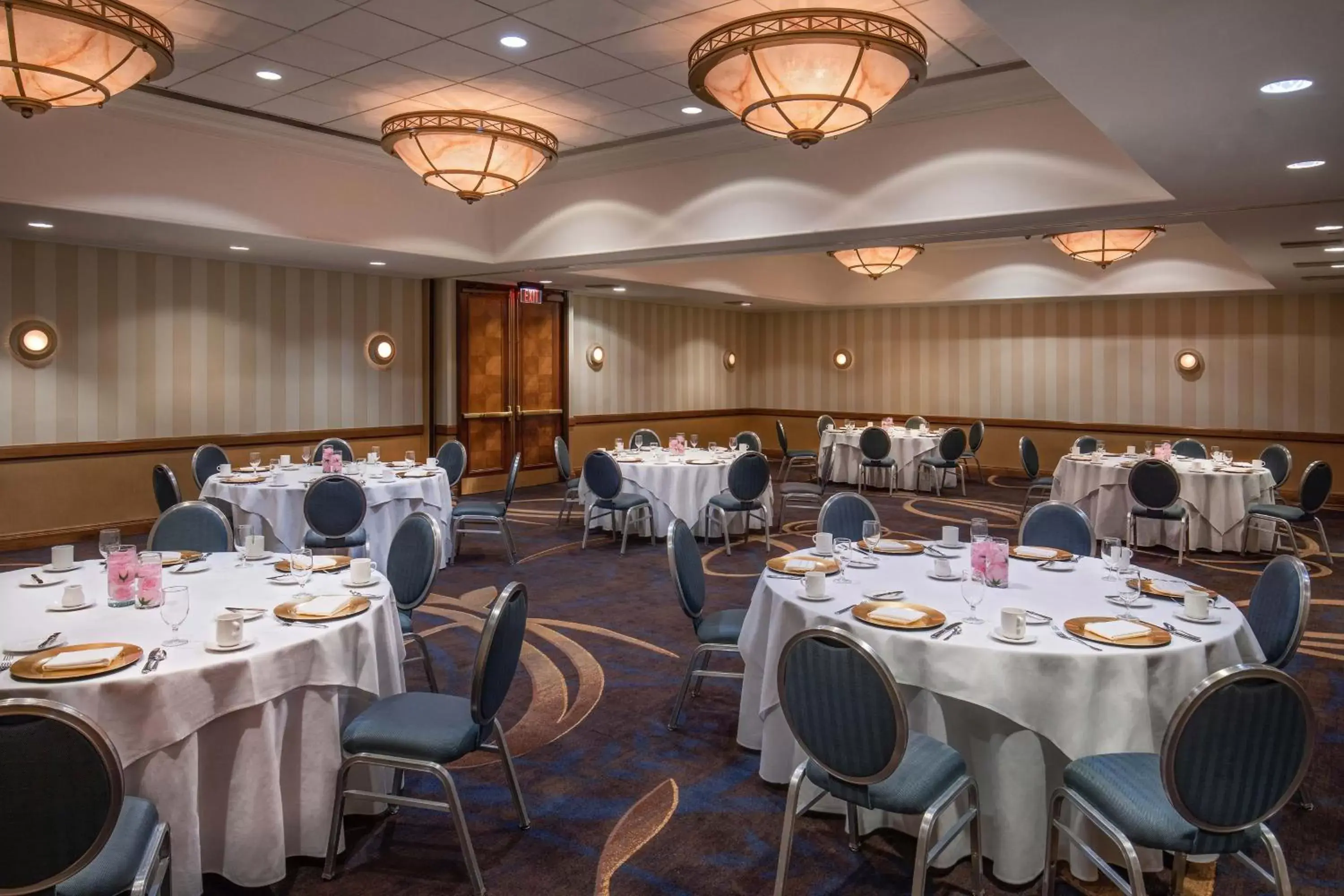 Meeting/conference room, Restaurant/Places to Eat in Sheraton Pentagon City