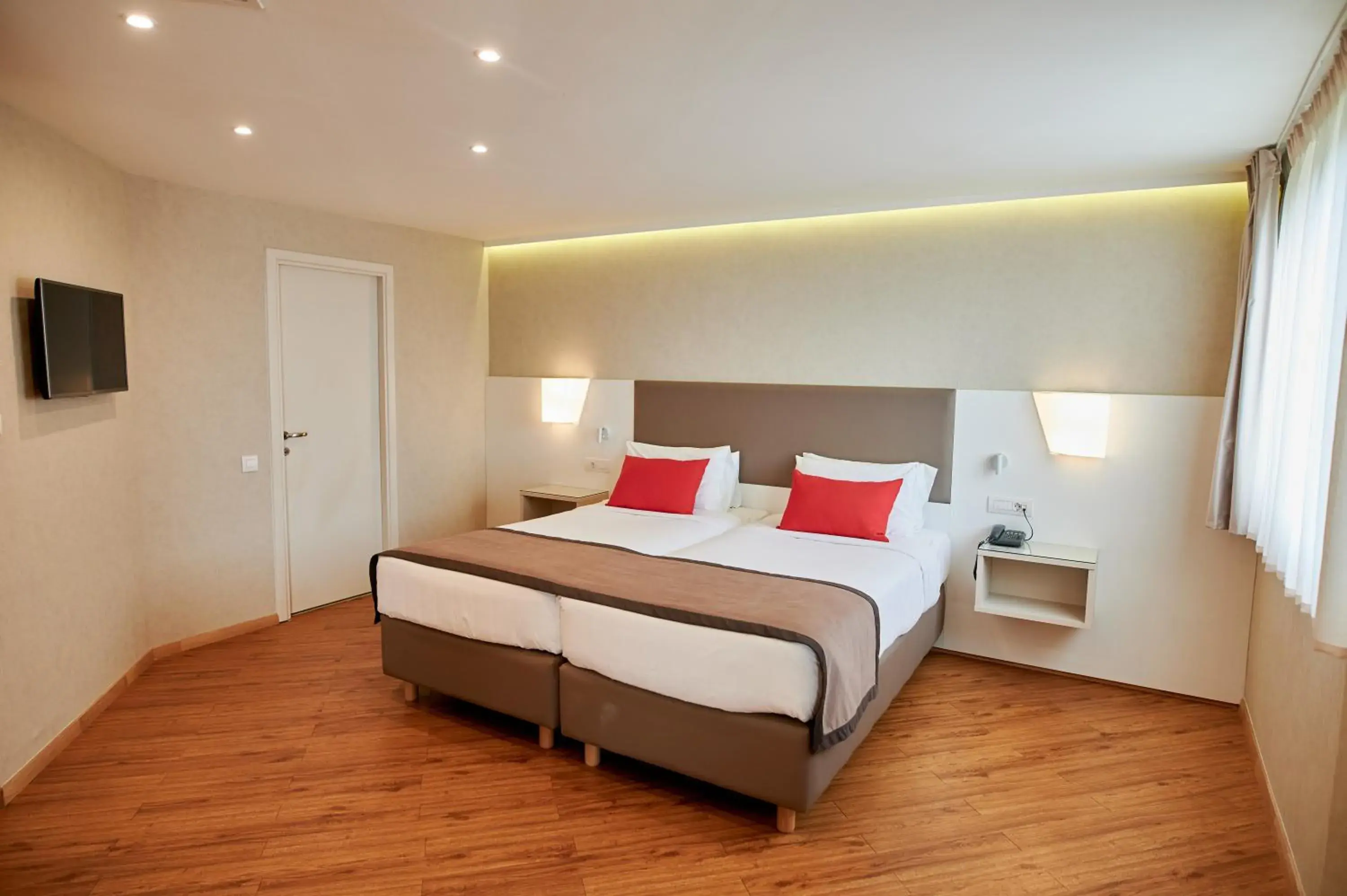 Bed in Ramada Plaza Thraki