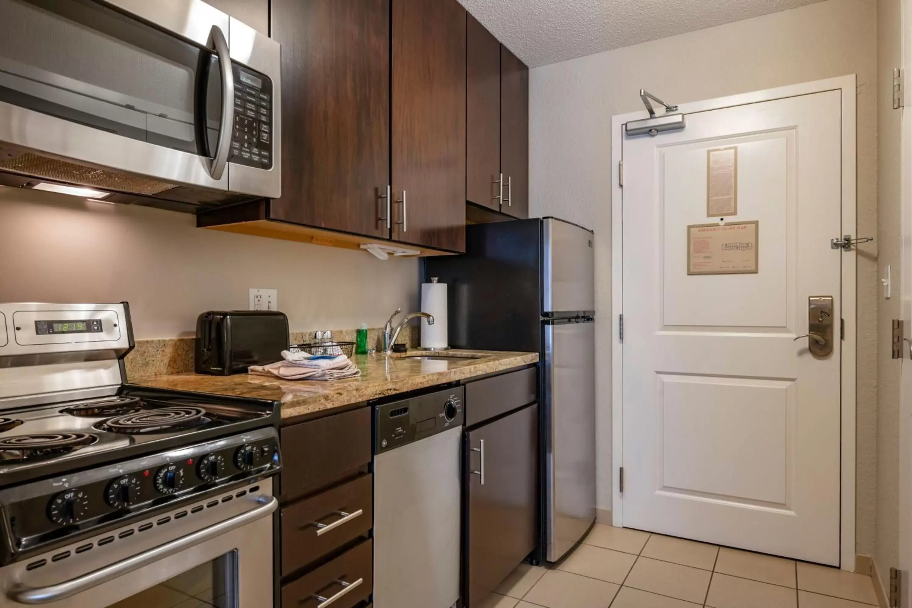 Kitchen or kitchenette, Kitchen/Kitchenette in TownePlace Suites by Marriott Vincennes