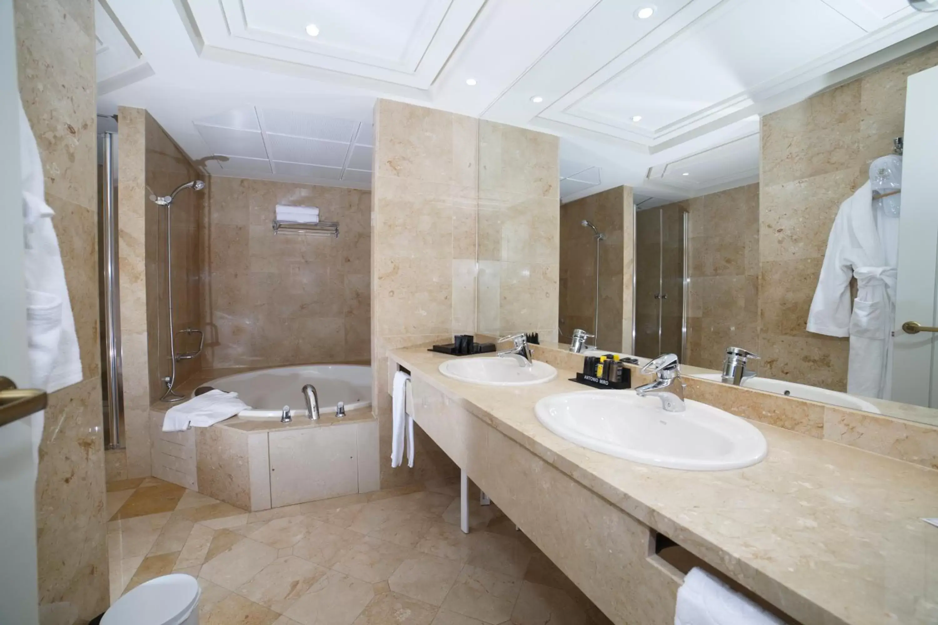 Bathroom in Hotel Bahía