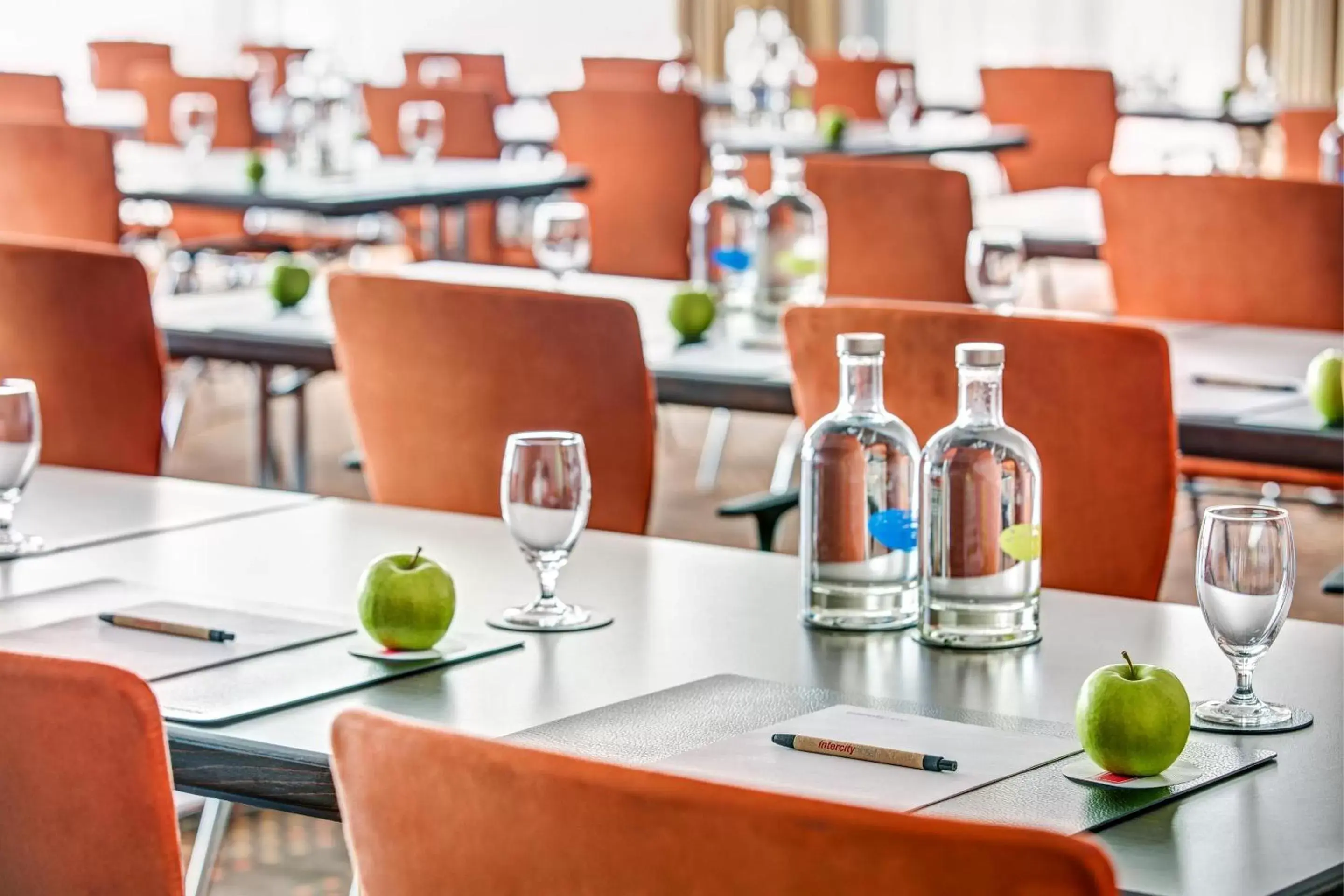 Business facilities, Restaurant/Places to Eat in IntercityHotel Berlin Airport Area North