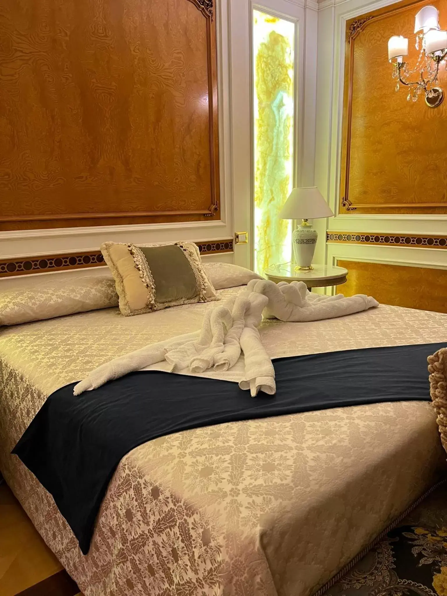 Bed in Hotel Villa Pigalle