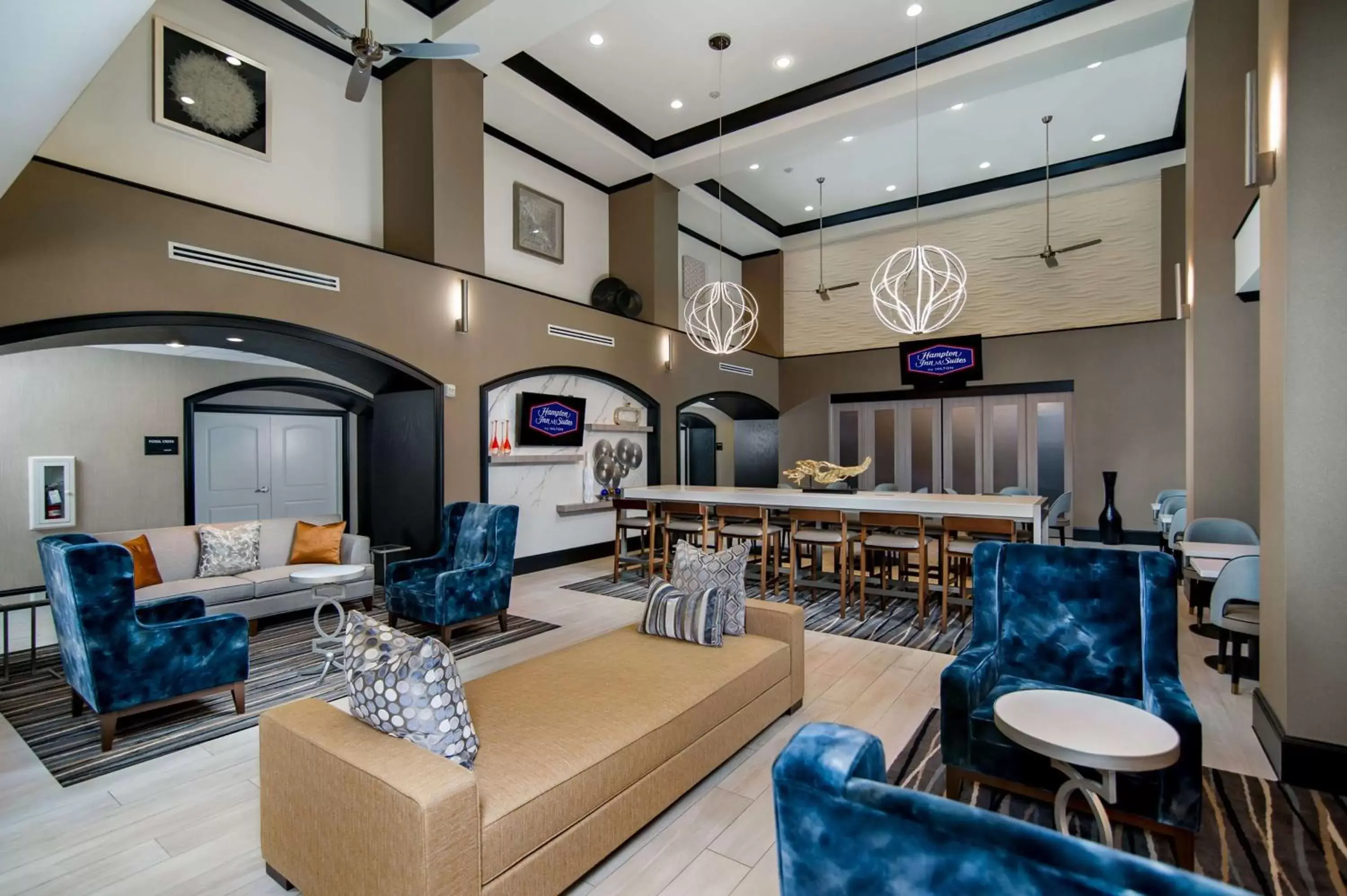 Lobby or reception, Lounge/Bar in Hampton Inn & Suites Fort Worth-Fossil Creek