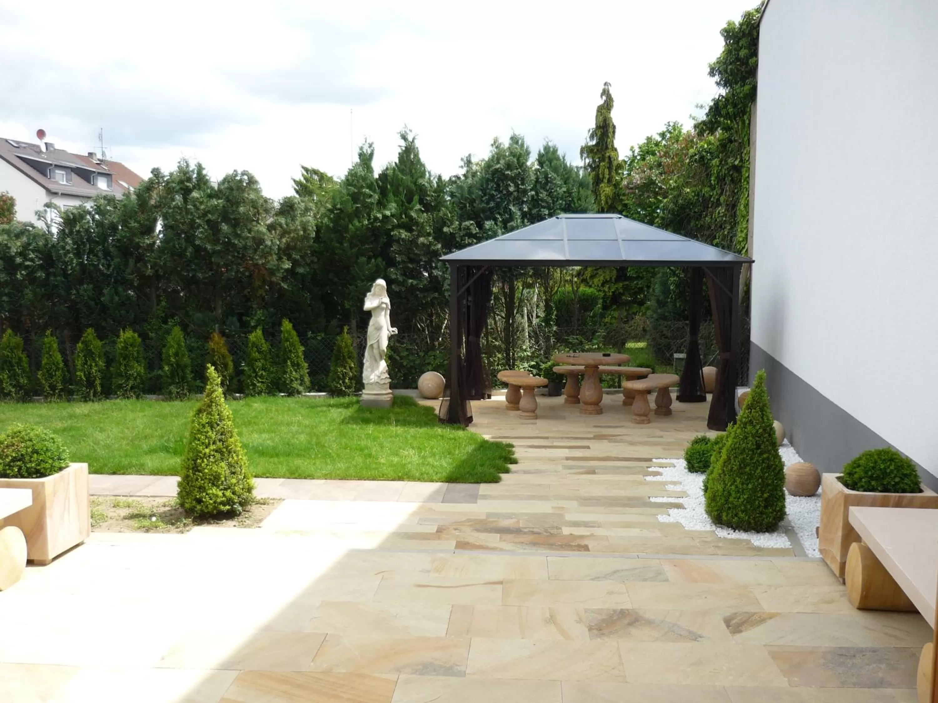 Facade/entrance in Naam Hotel & Apartments Frankfurt City-Messe Airport