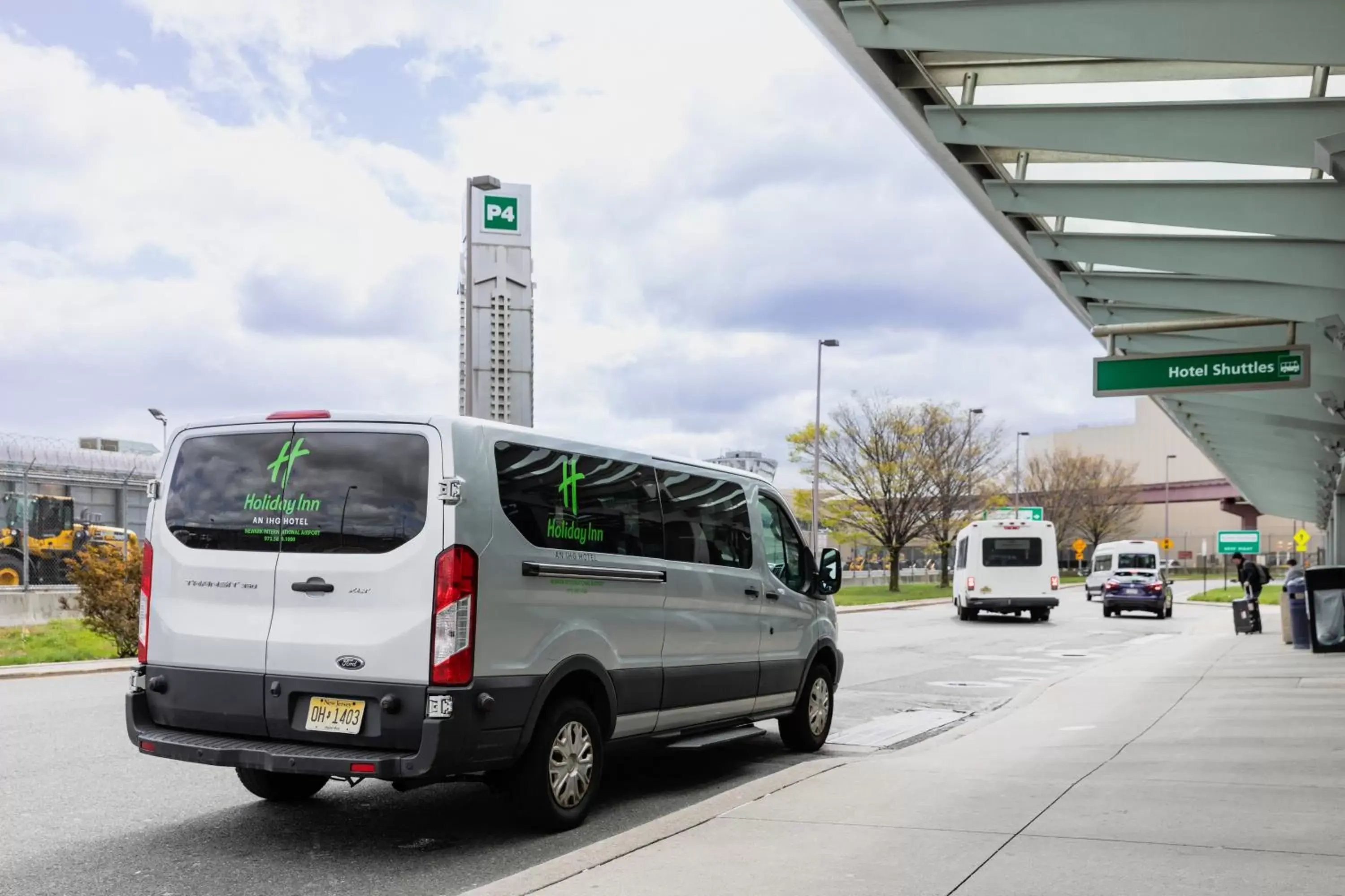 shuttle, Property Building in Holiday Inn Newark International Airport