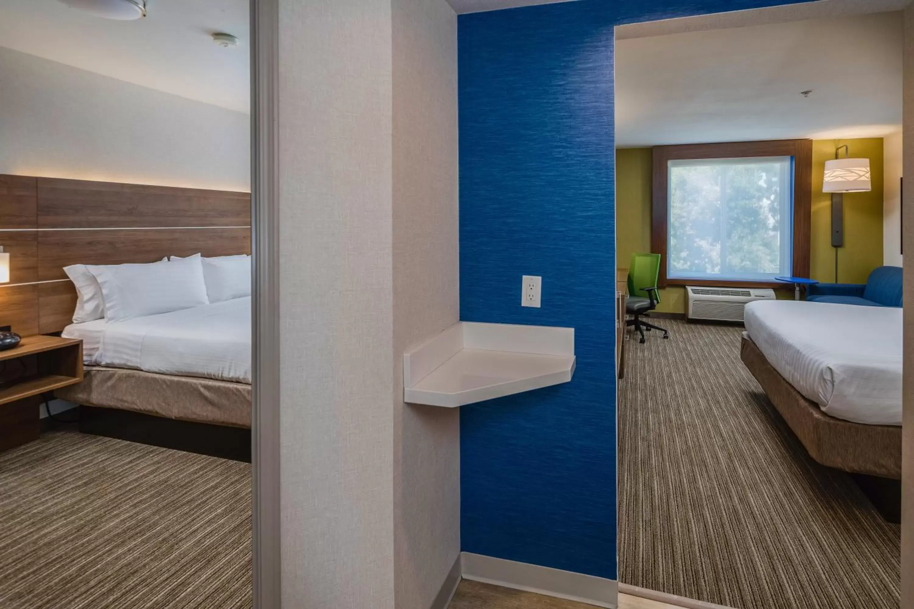 Photo of the whole room, Bathroom in Holiday Inn Express Hotel & Suites Modesto-Salida, an IHG Hotel